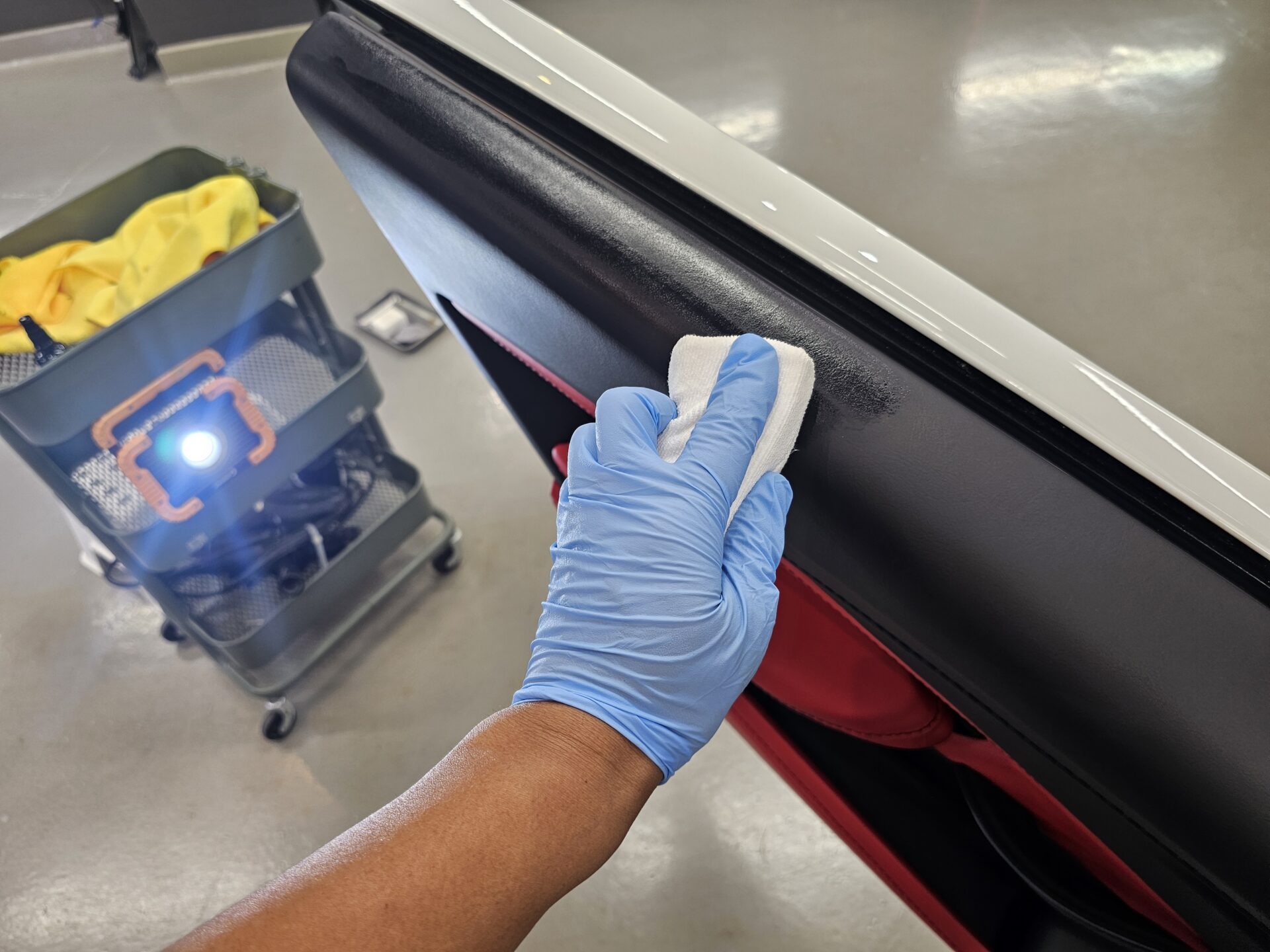 アストンマーチンヴァンテージ レザートリムコーティング