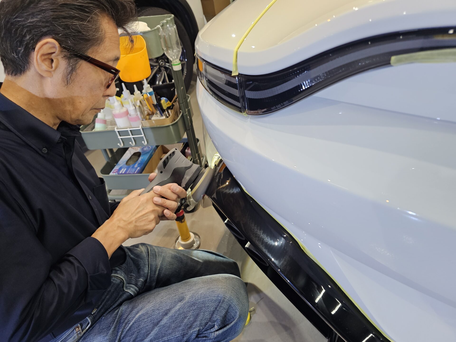 アストンマーチンヴァンテージ 下地処理 細部磨き