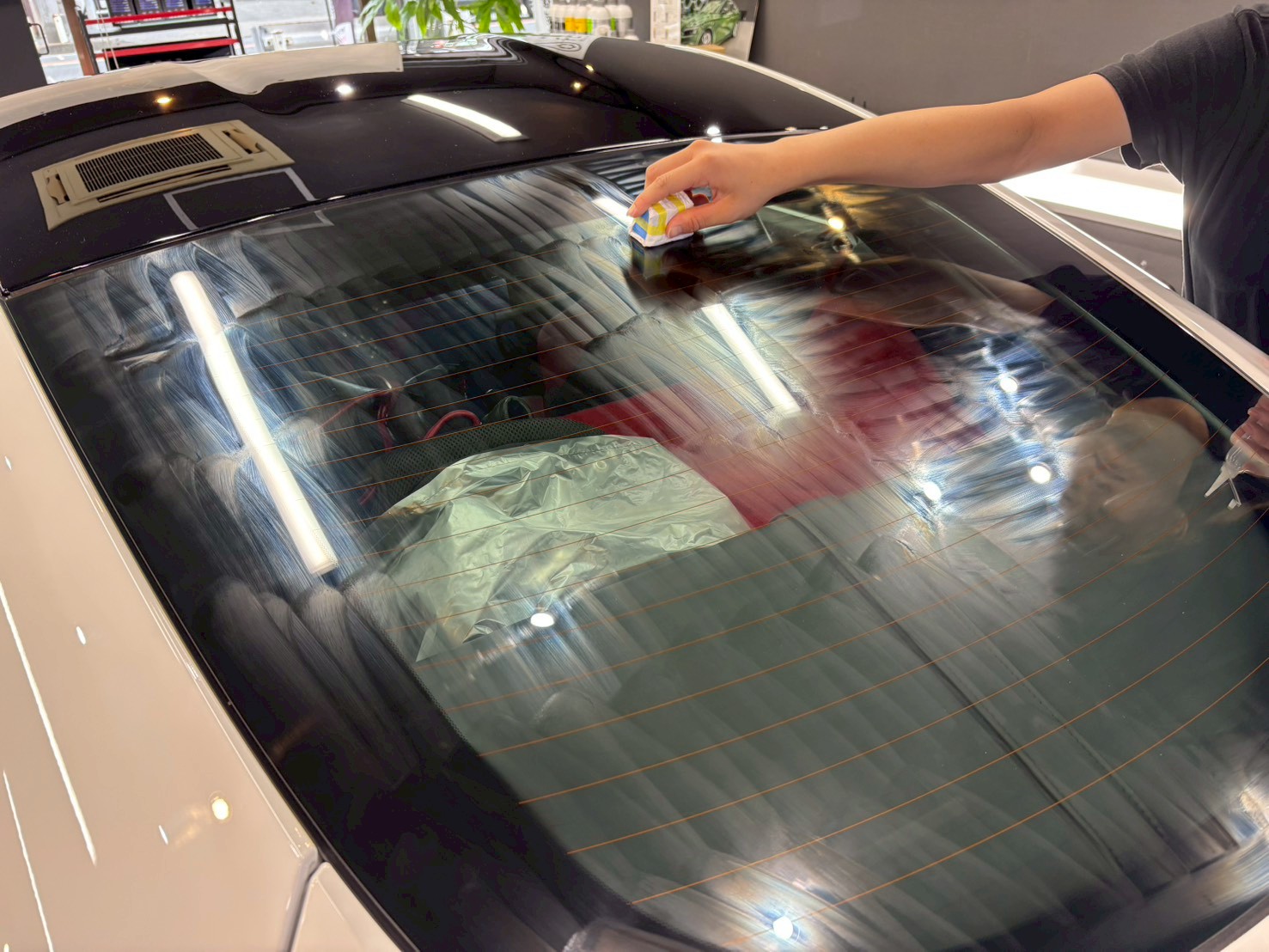 アストンマーチンヴァンテージ 窓ガラスコーティング塗布