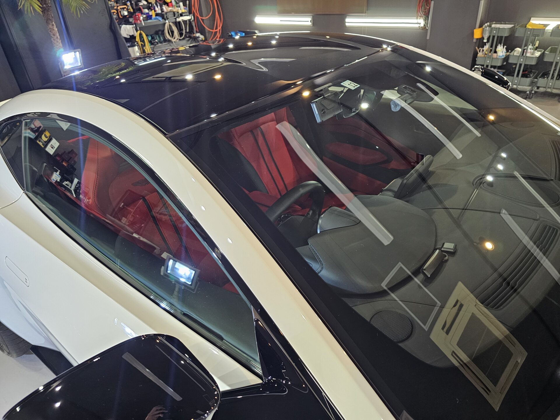 アストンマーチンヴァンテージ 窓ガラス全面コーティング