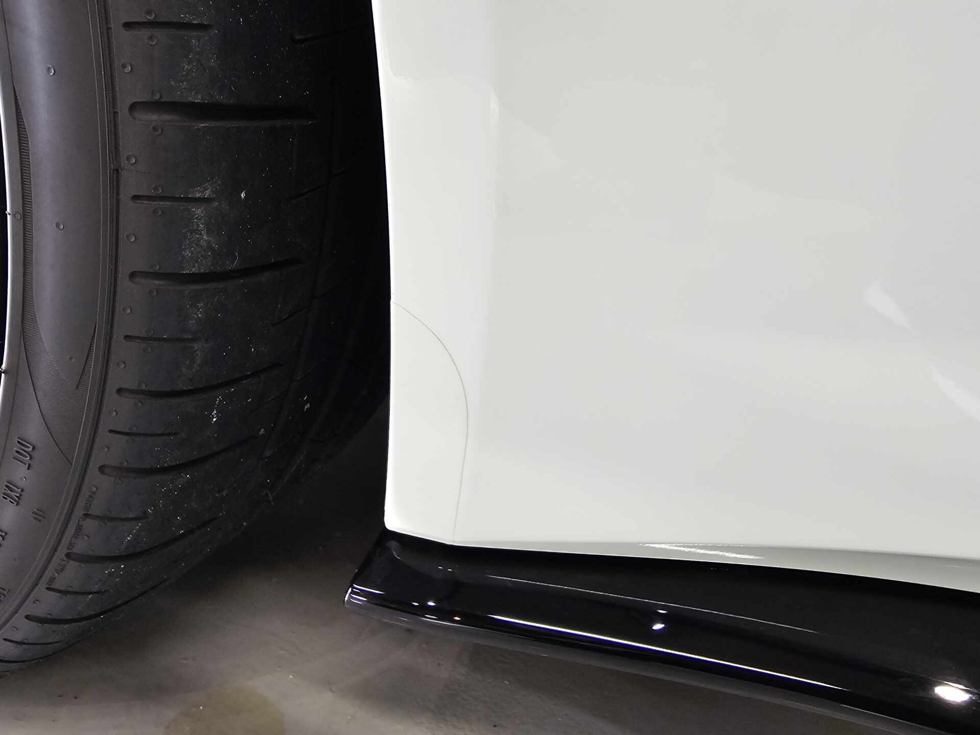 アストンマーチンヴァンテージ 純正ストーンガード黄変