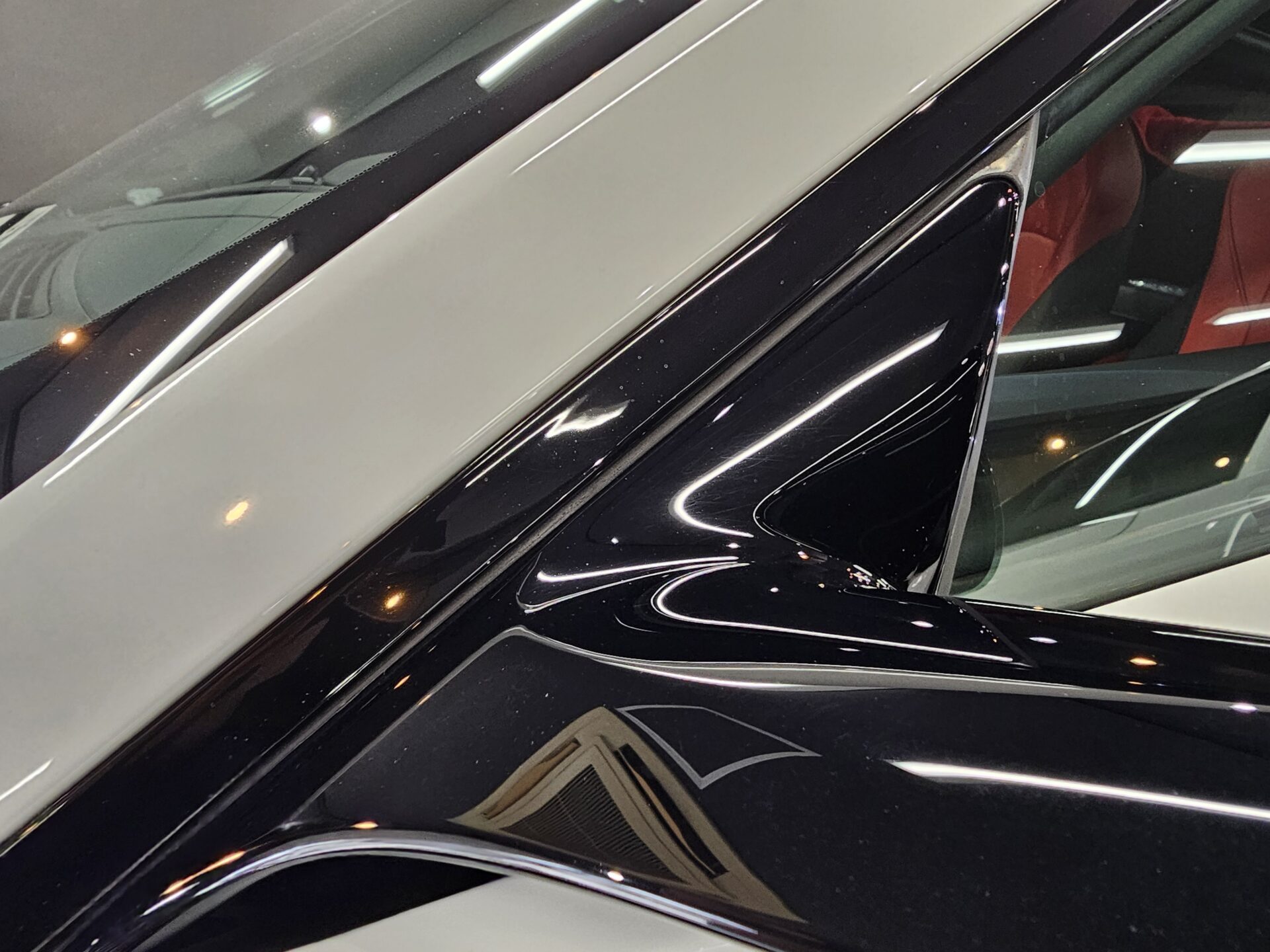 アストンマーチンヴァンテージ 細部シミ薄傷