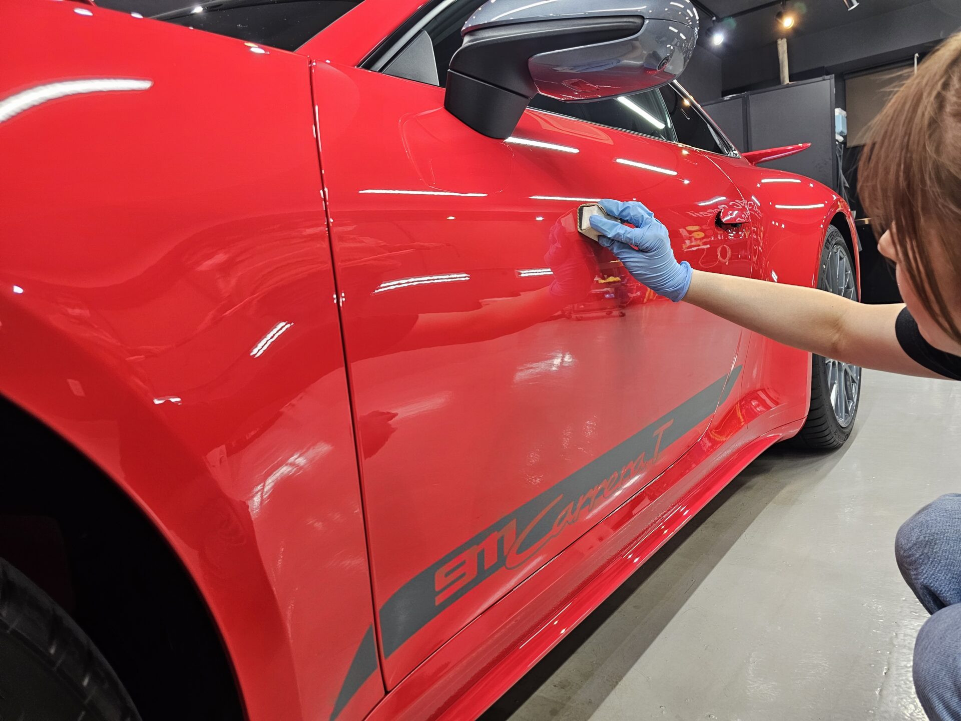 ポルシェ911カレラT 992.2 新車 セラミックコーティング 1パネルづつ施工