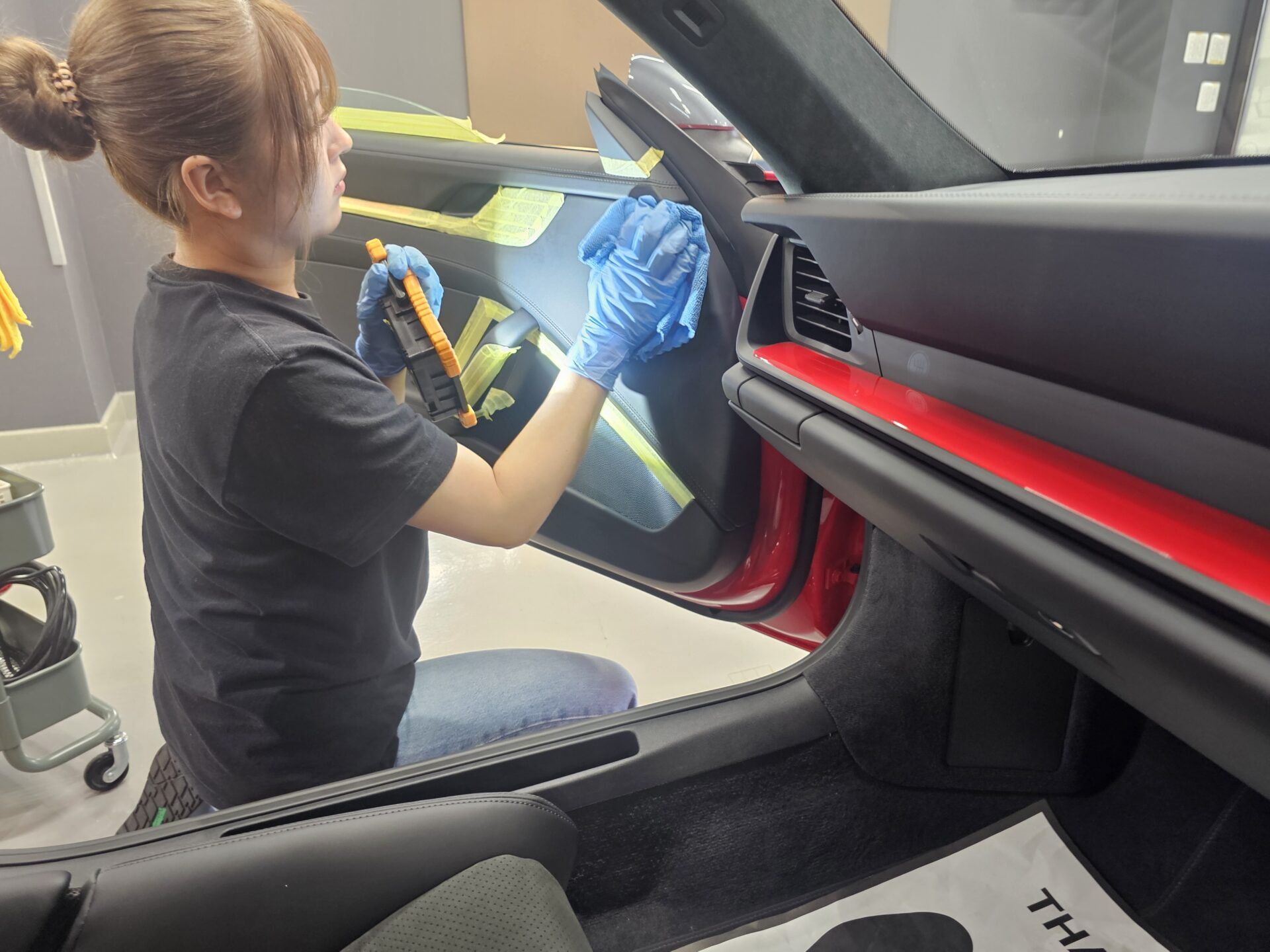 ポルシェ911カレラT 992.2 新車 ドアトリムレザーコーティング