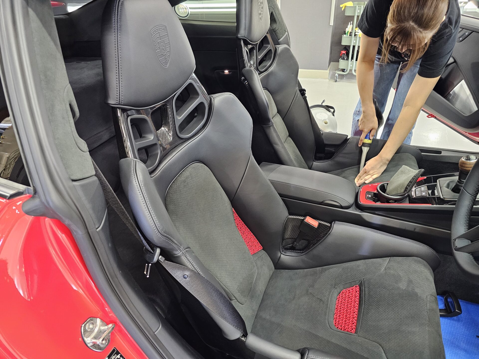 ポルシェ911カレラT 992.2 新車 ルームクリーニング