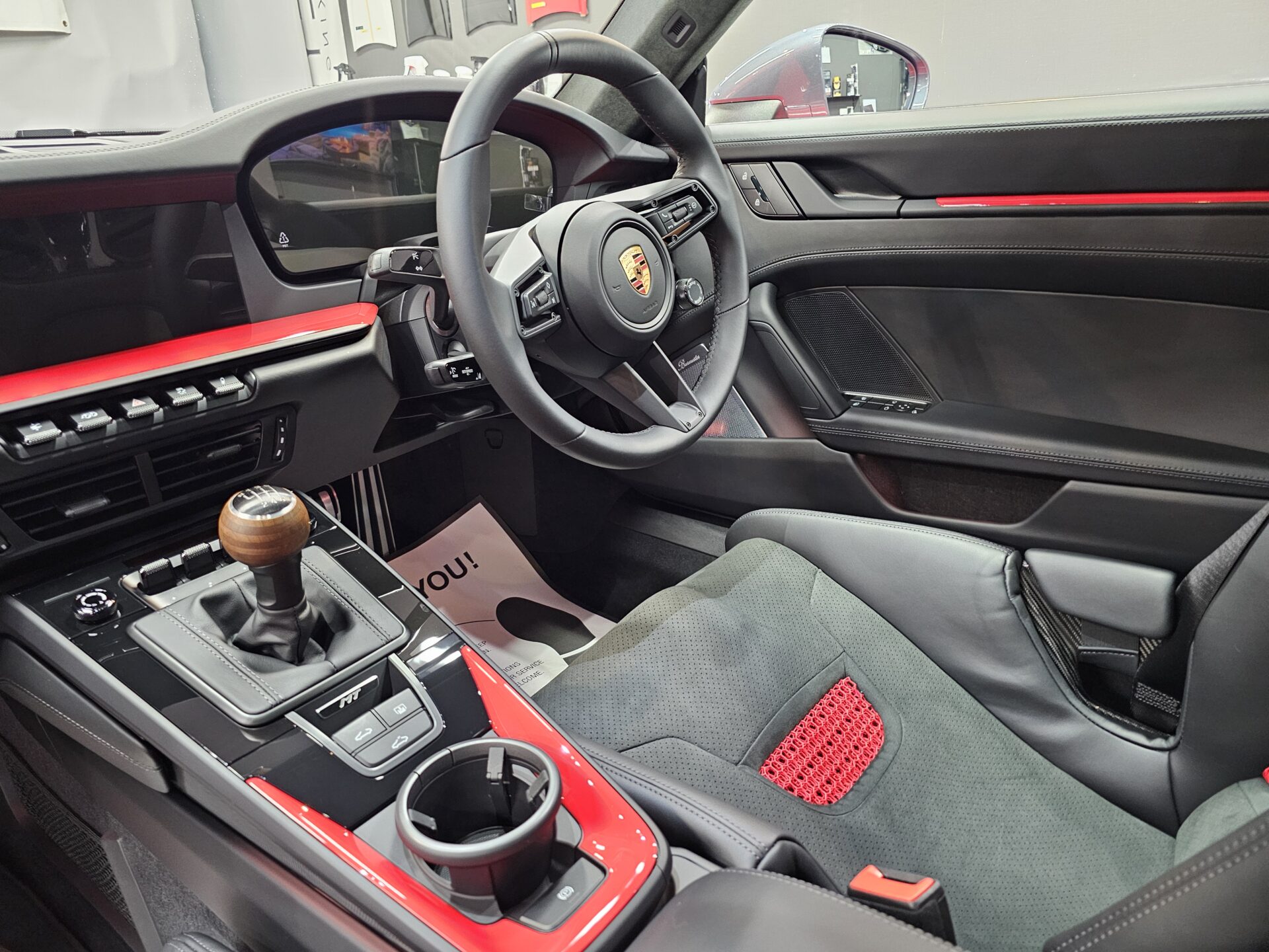 ポルシェ911カレラT 992.2 新車 内装レザーアルカンターラコーティング