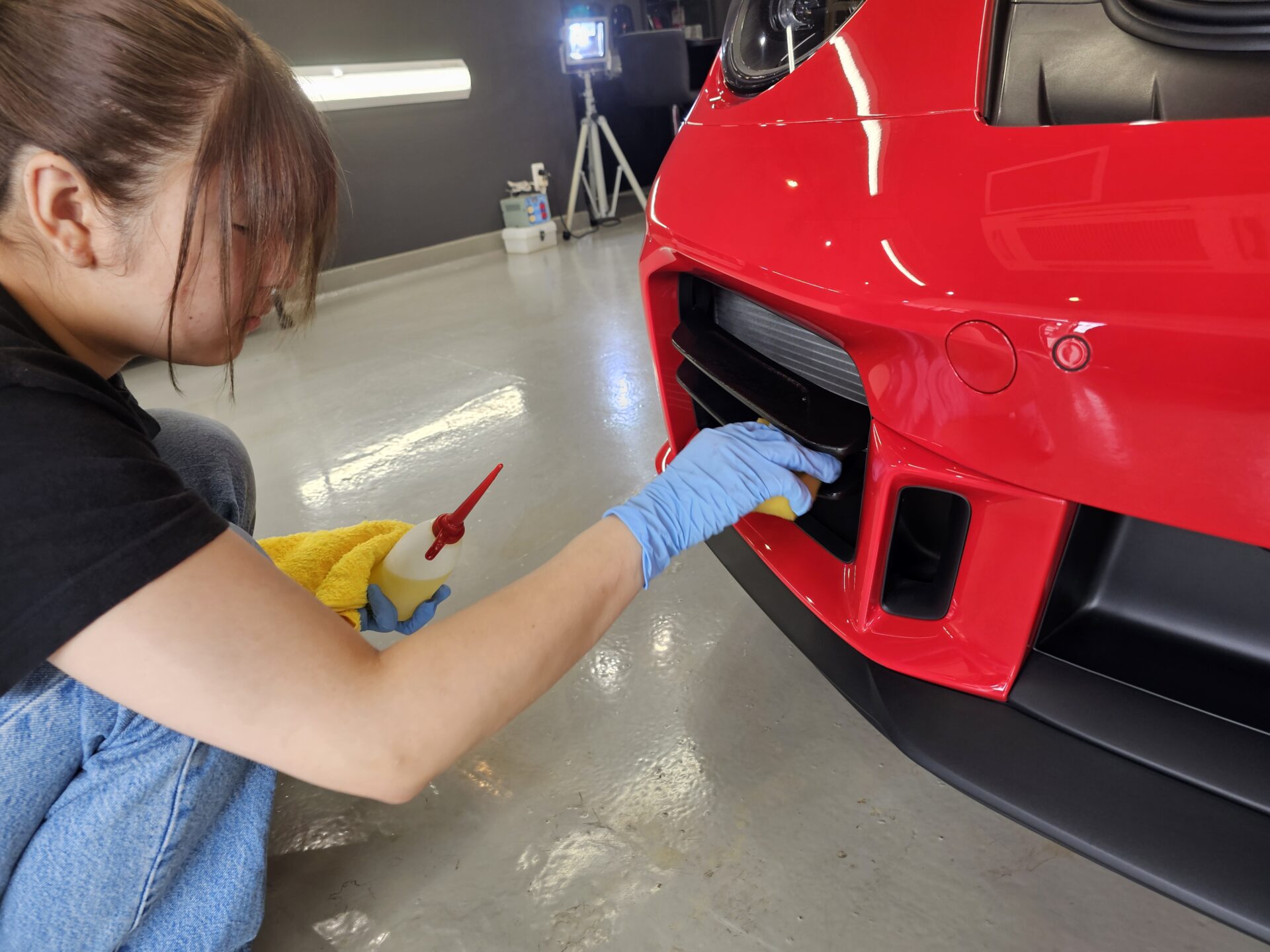 ポルシェ911カレラT 992.2 新車 細部スケール除去作業