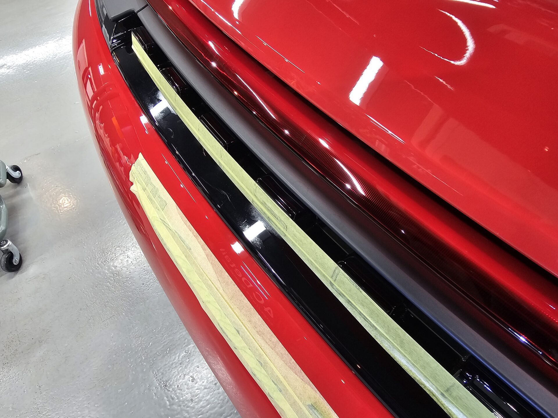 ポルシェ911カレラT 992.2 新車 細部磨き前マスキング