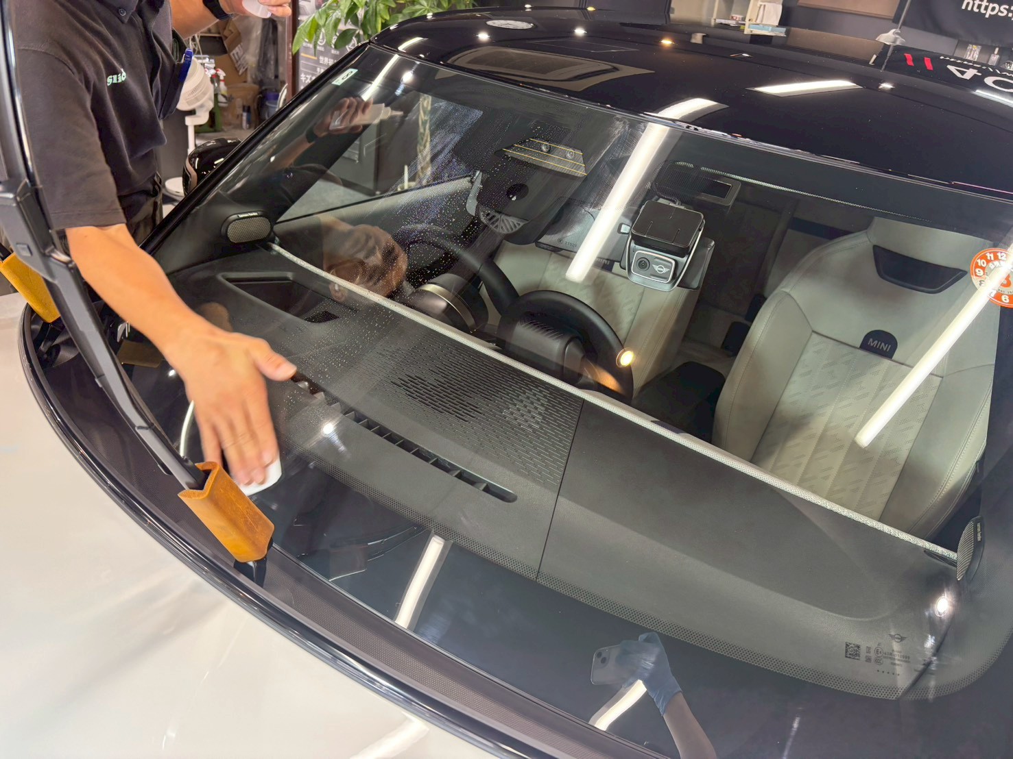 ミニクーパースリックフロントガラスコーティング