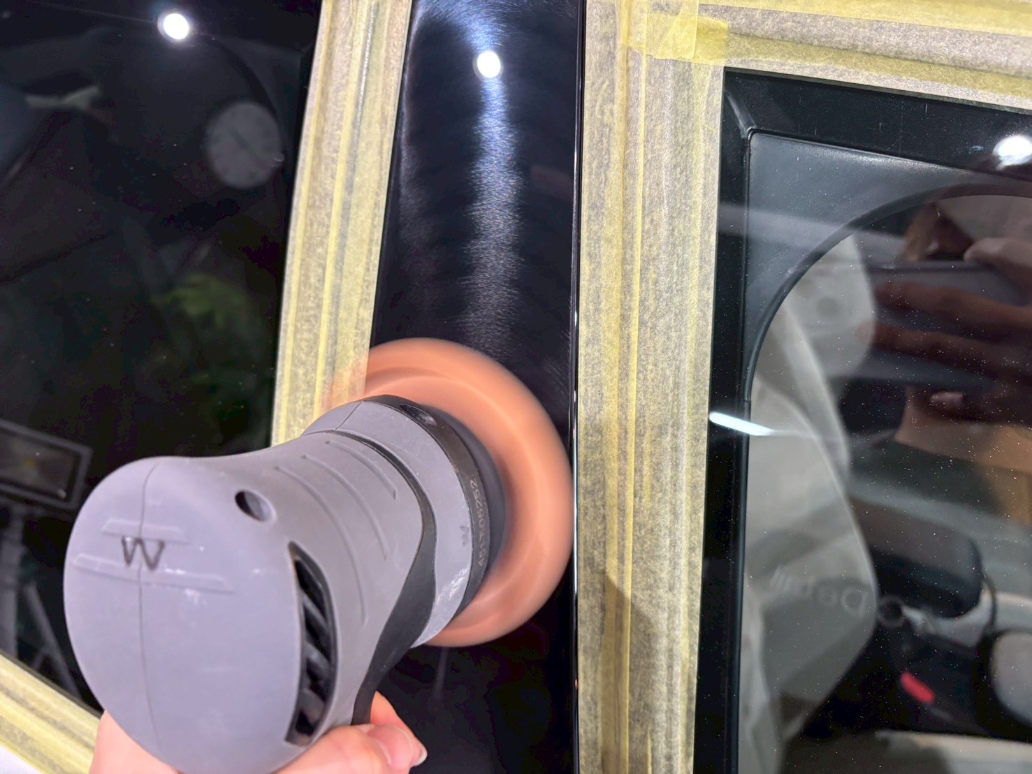 ミニクーパーピラー磨き