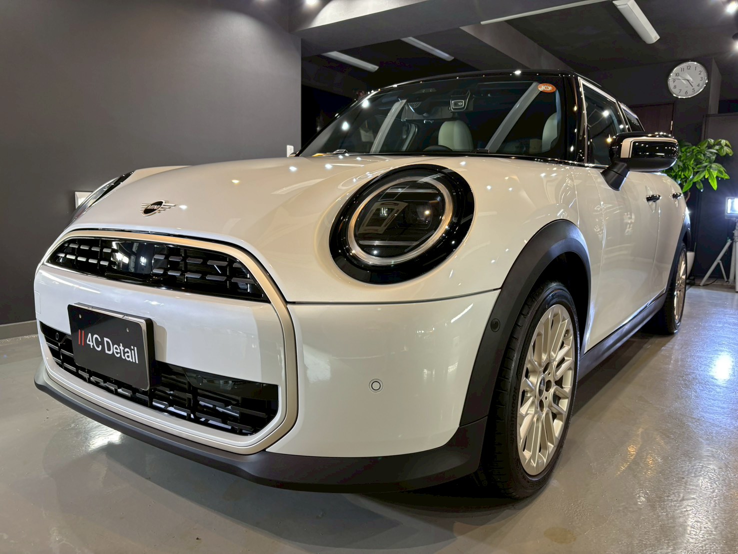 新車ミニクーパー5ドア GTECHNIQクリスタルセラムBLACK内外装フル施工 横浜市戸塚区