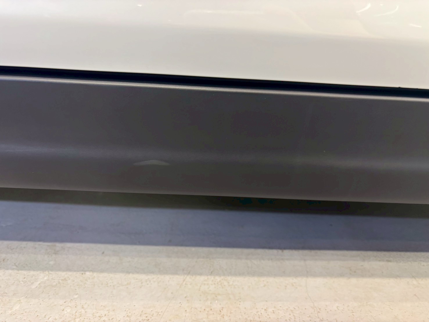 ミニクーパー水垂跡確認