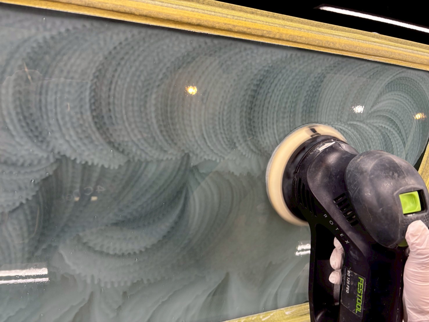 ミニクーパー窓ガラス磨き