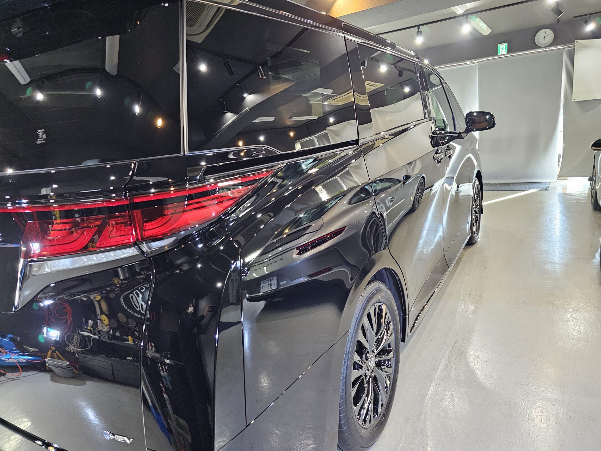 トヨタヴェルファイア40系 圧倒的な艶感のセラミックコーティング