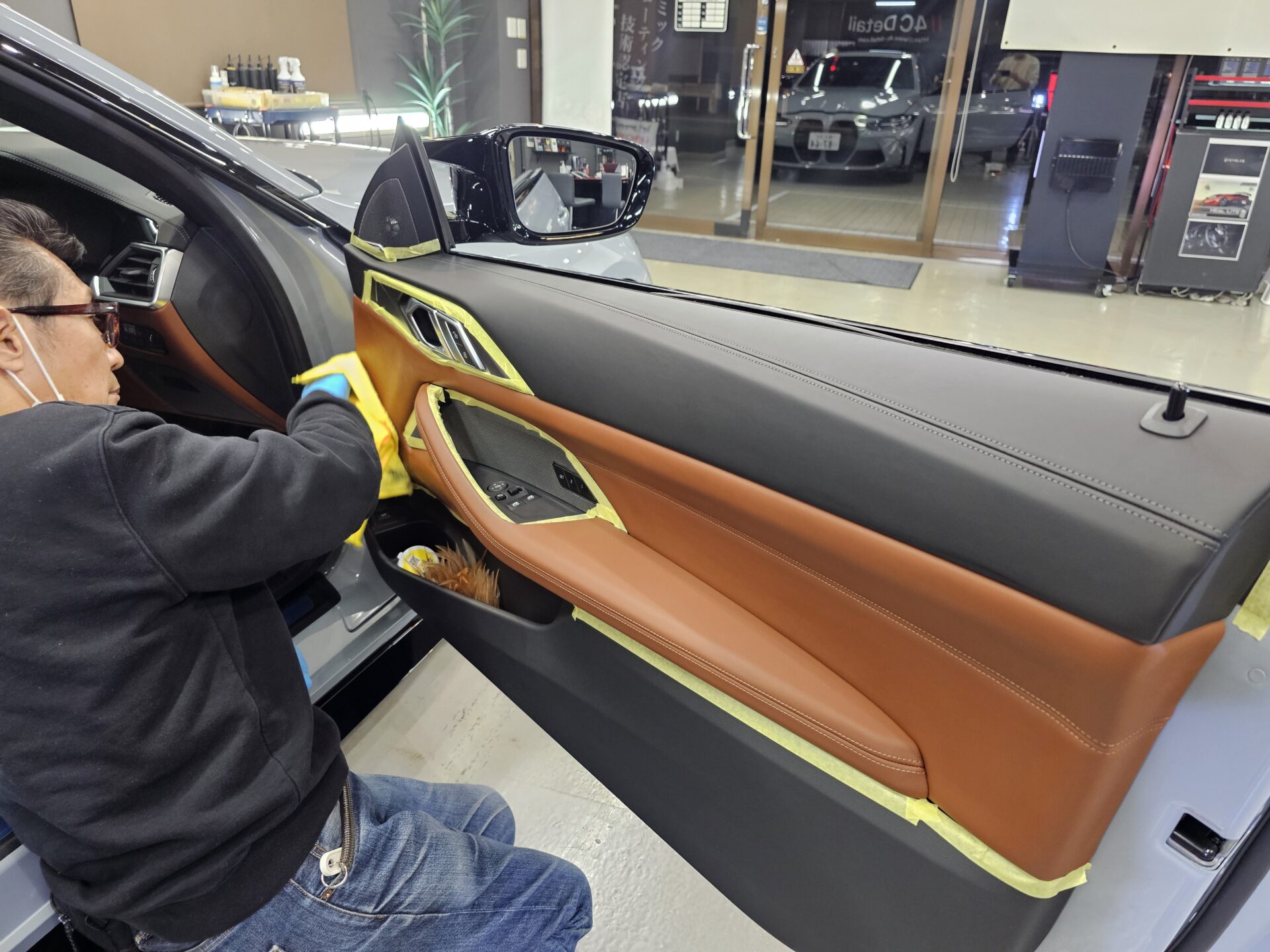 BMW M4(G82)individualブルックリングレー ドアトリムレザーコーティング