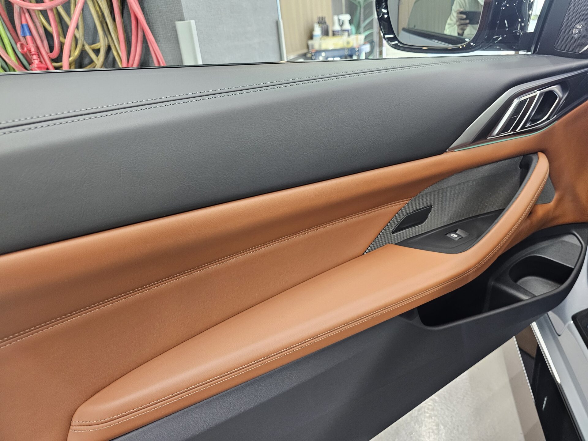 BMW M4(G82)individualブルックリングレー ドアトリムレザーセラミックコーティング