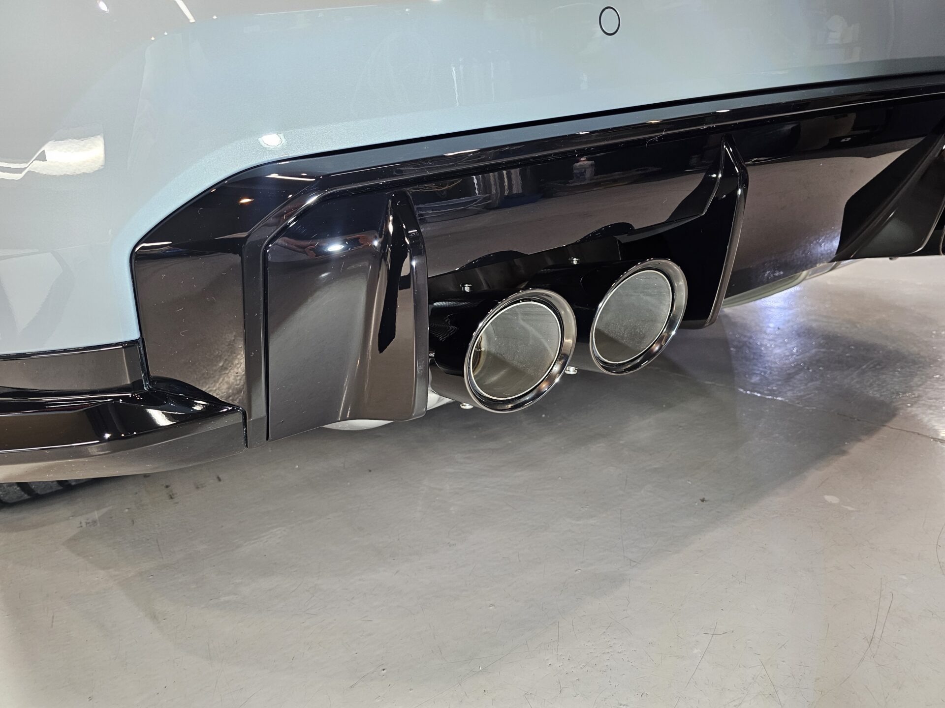 BMW M4(G82)individualブルックリングレー リアディフューザーシミ除去