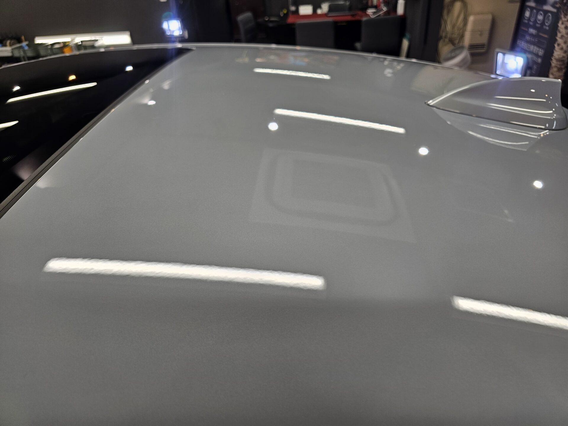 BMW M4(G82)individualブルックリングレー ルーフシミ除去