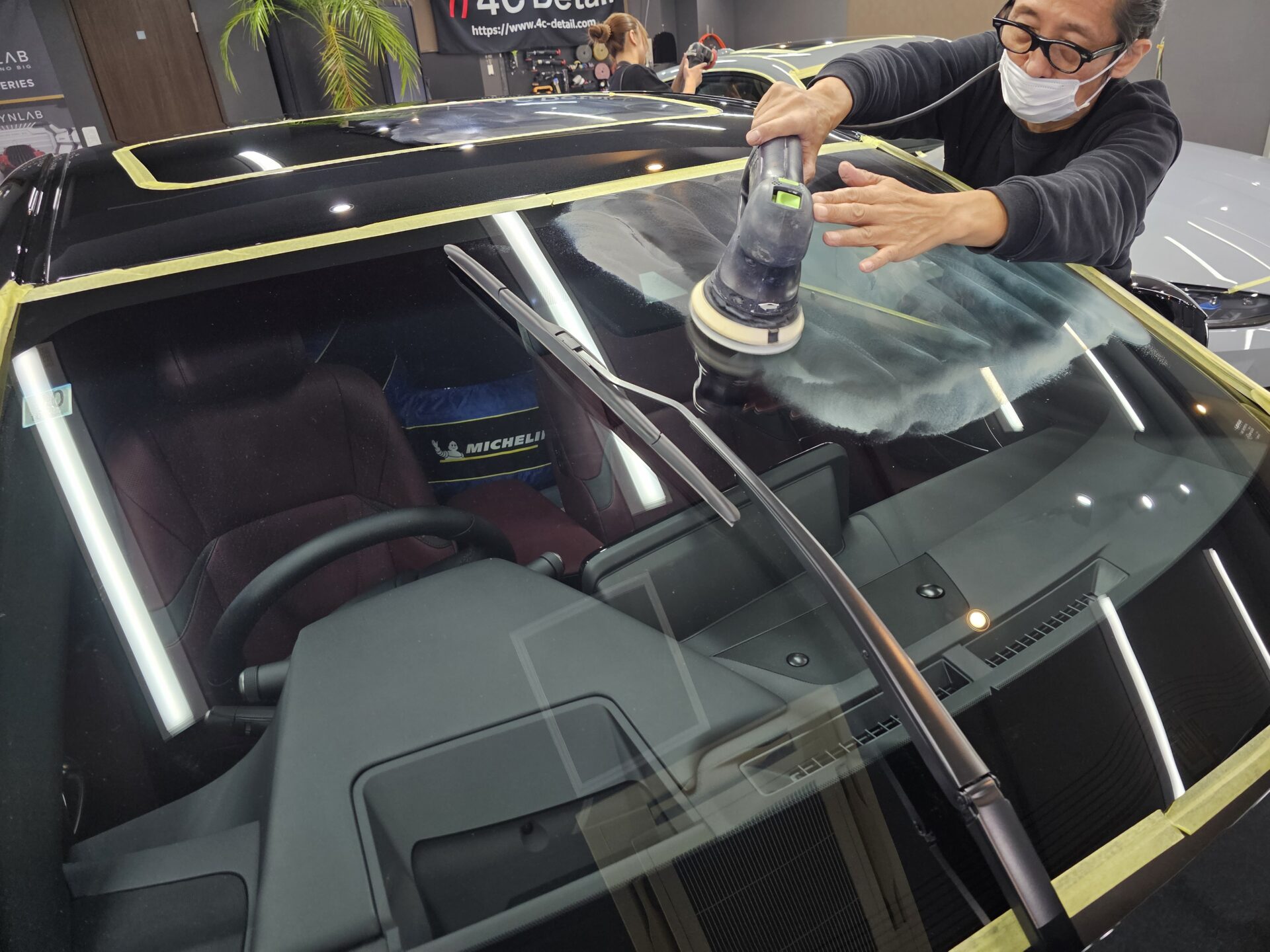 レクサスES300h 新車 フロントガラス下地処理磨き