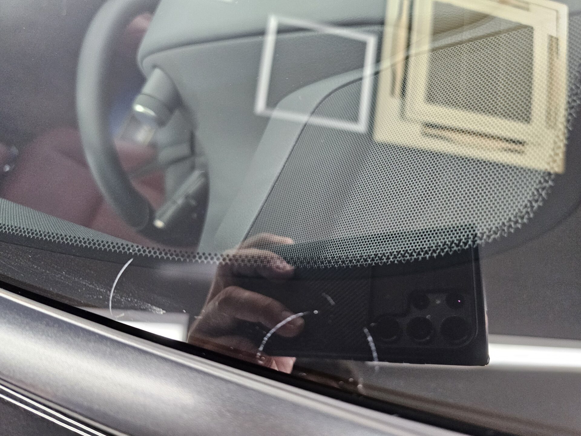 レクサスES300h 新車 窓ガラス付着物