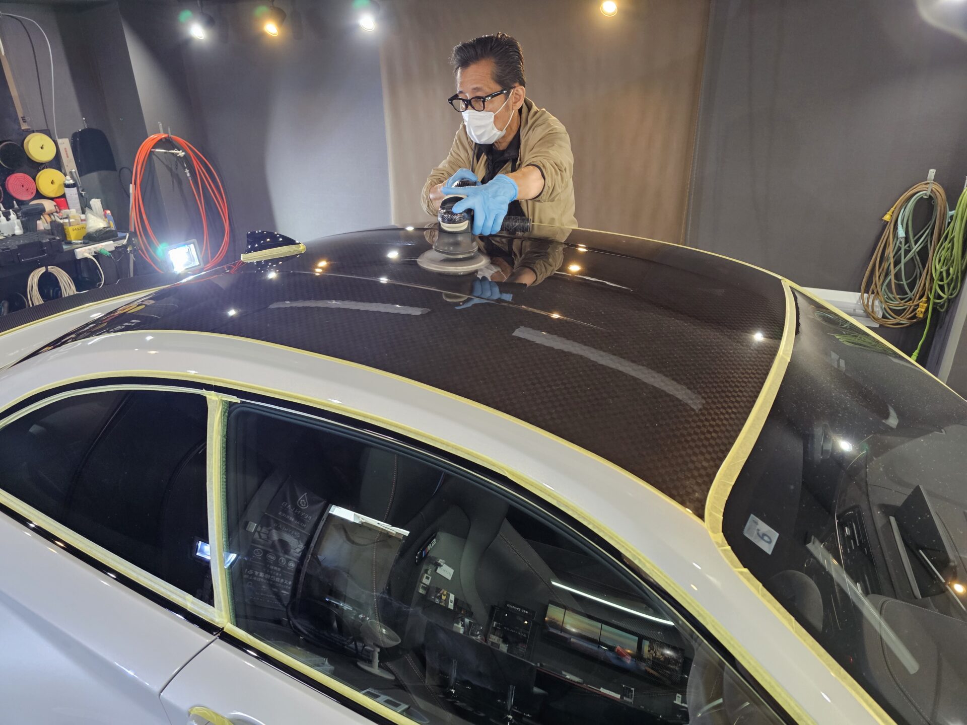 BMW M2CS(F87) カーボンルーフ磨き