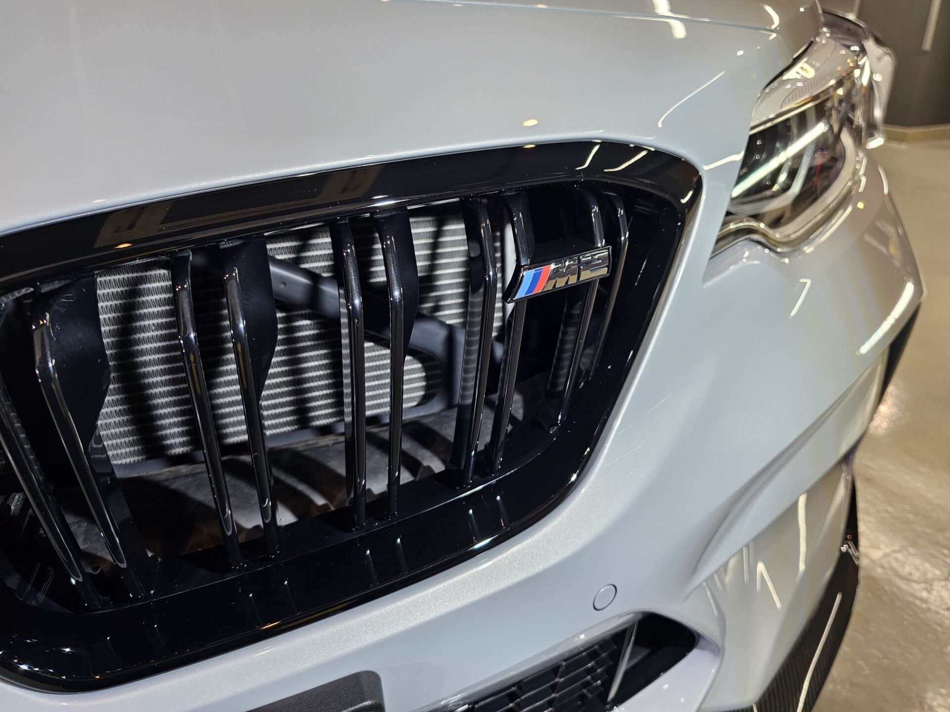 BMW M2CS(F87) キドニーグリルクリーニング