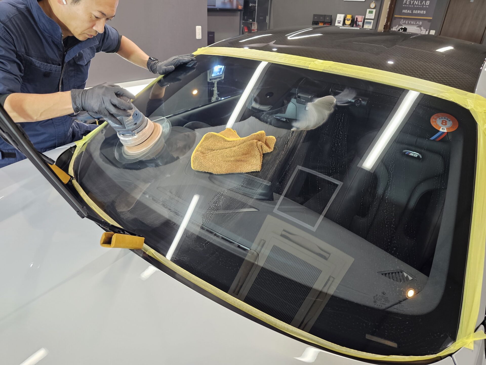 BMW M2CS(F87) スリックフロントガラスコーティング下地処理