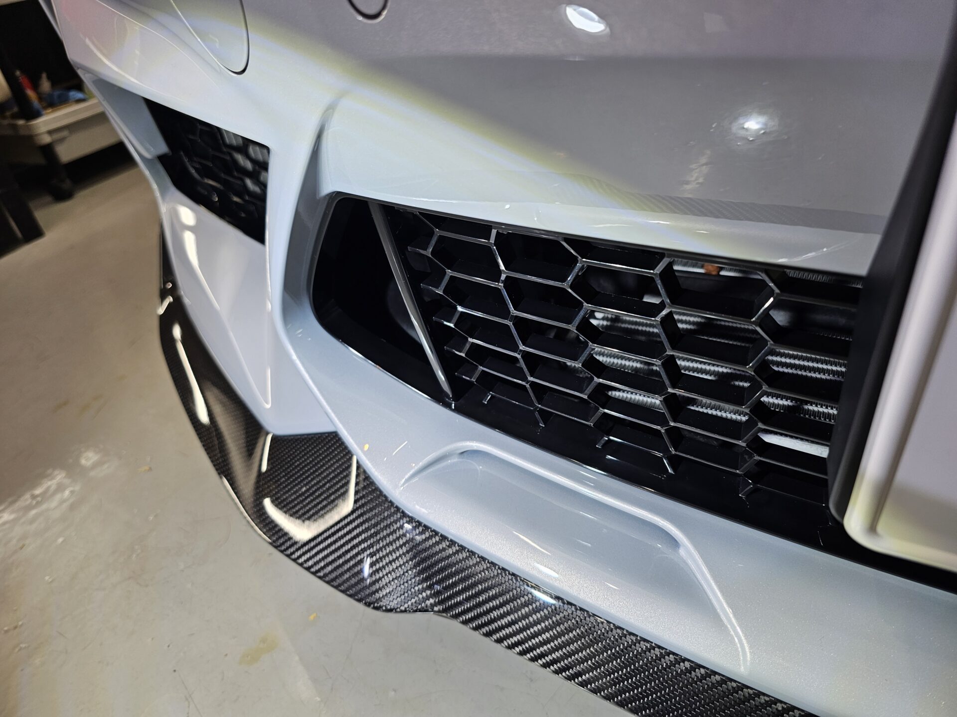 BMW M2CS(F87) フロントグリルクリーニング