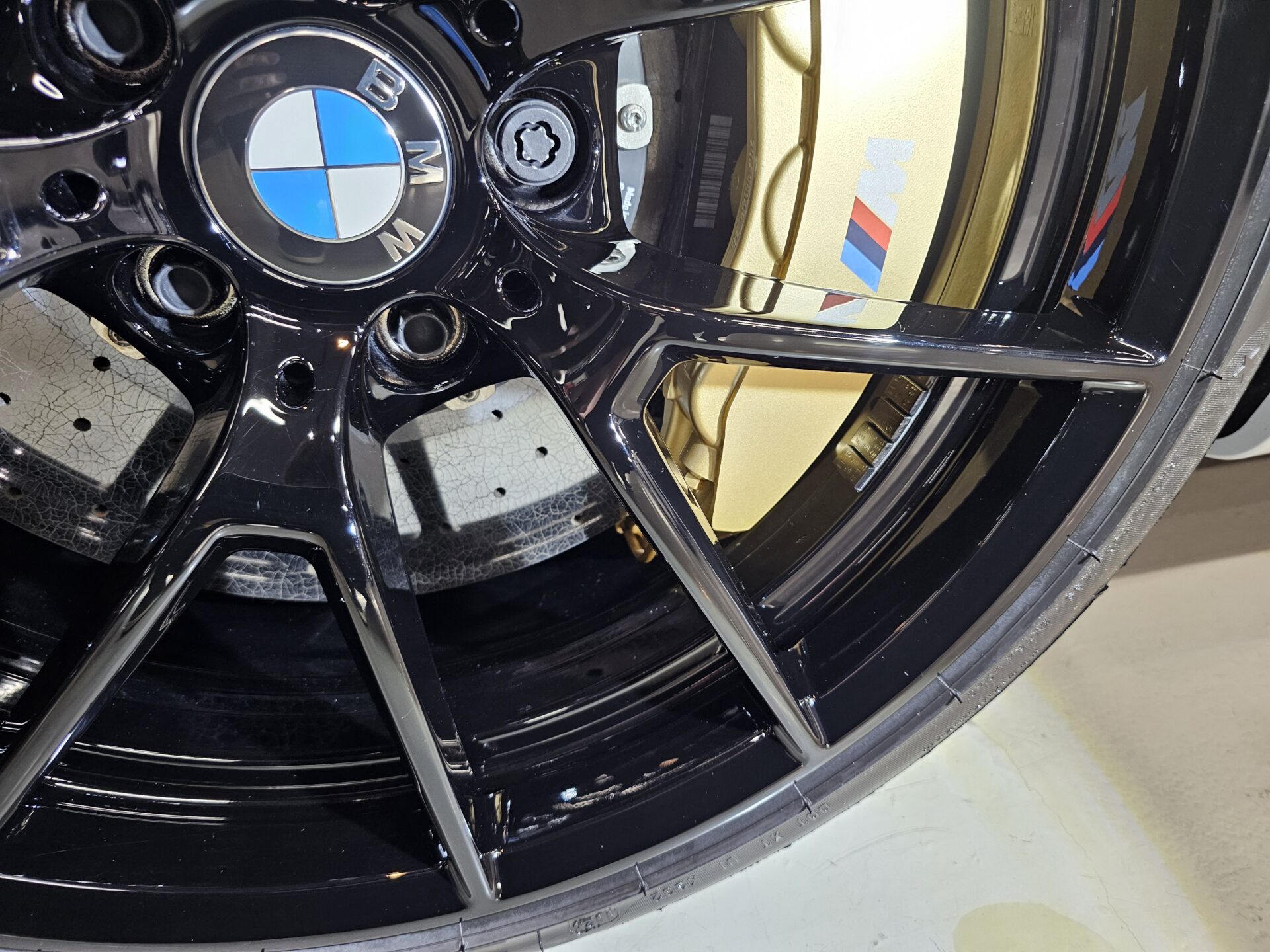 BMW M2CS(F87) ホイールクリーニング