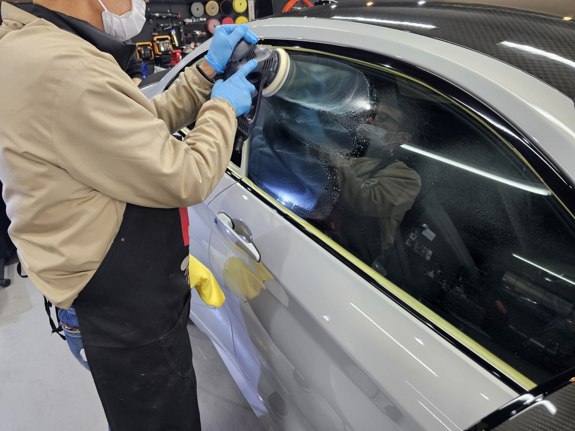 BMW M2CS(F87) 窓ガラス下地処理