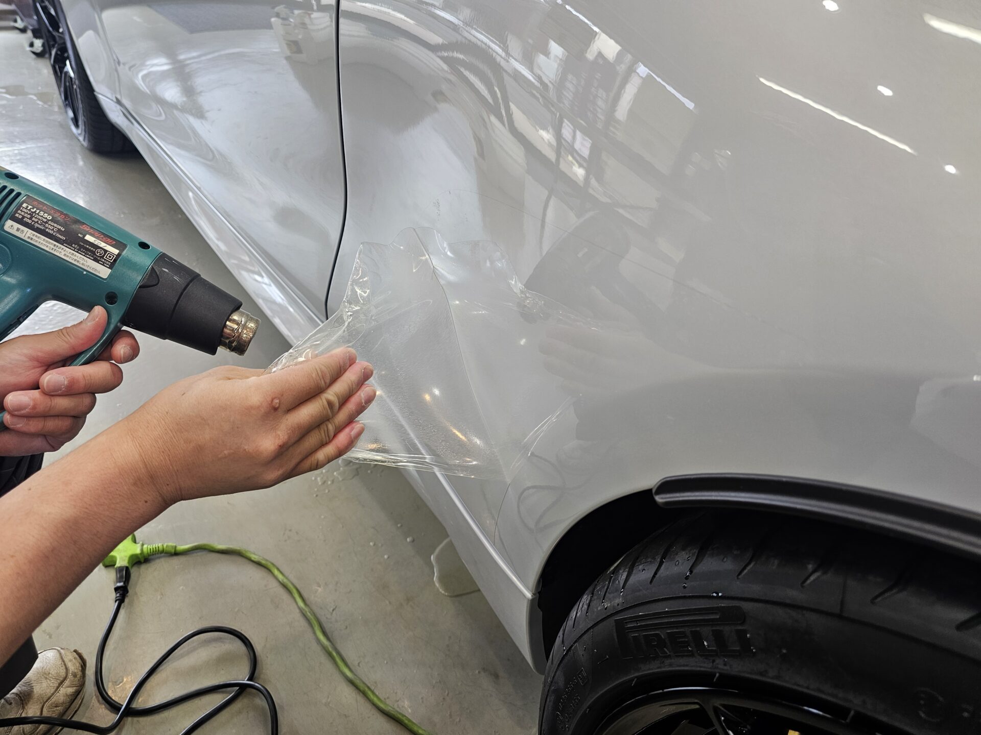 BMW M2CS(F87) 純正ストーンガード剥がし