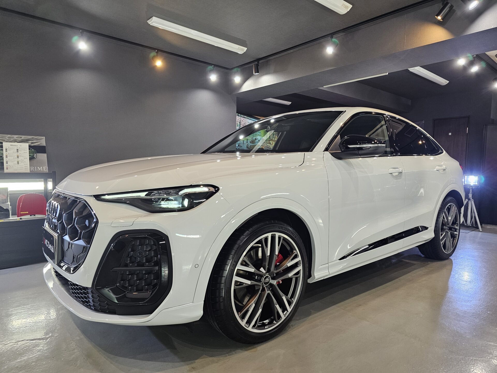 新型アウディSQ5スポーツバック(GU) GTECHNIQセラミックコーティング&ヘッドライトスモークPPF他 横浜市戸塚区