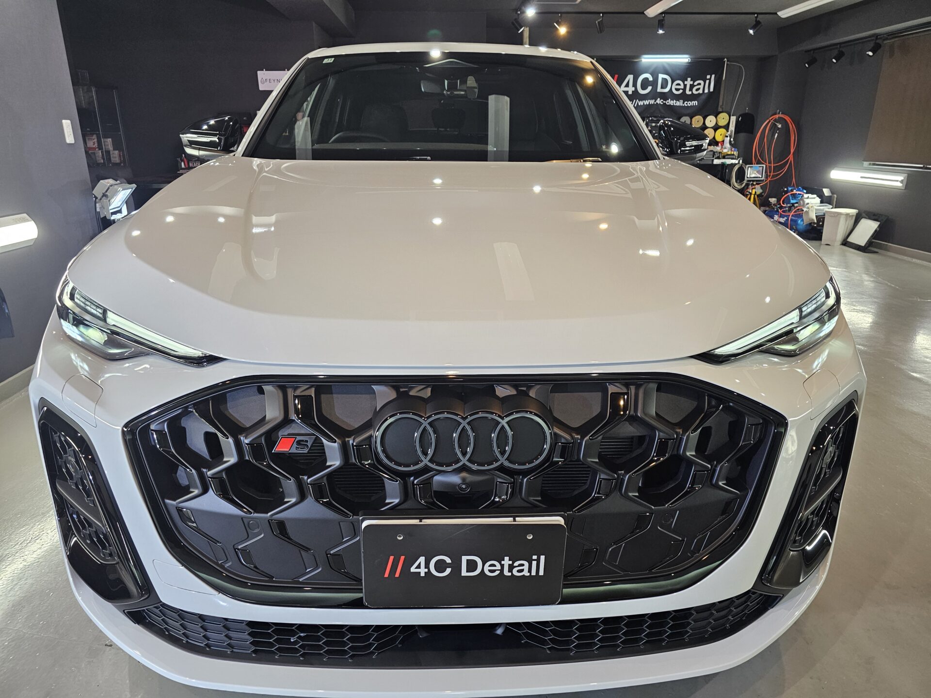 アウディSQ5スポーツバック(GU)新車 GTECHNIQセラミックコーティング 内外装フル施工