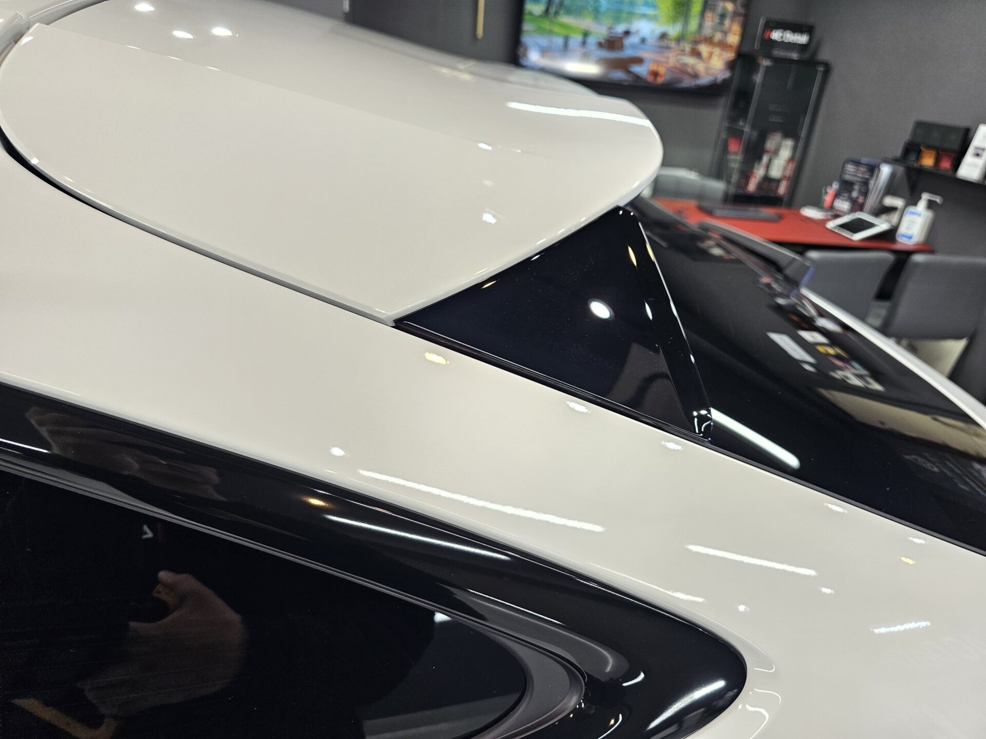 アウディSQ5スポーツバック(GU)新車 グロスブラック薄傷除去