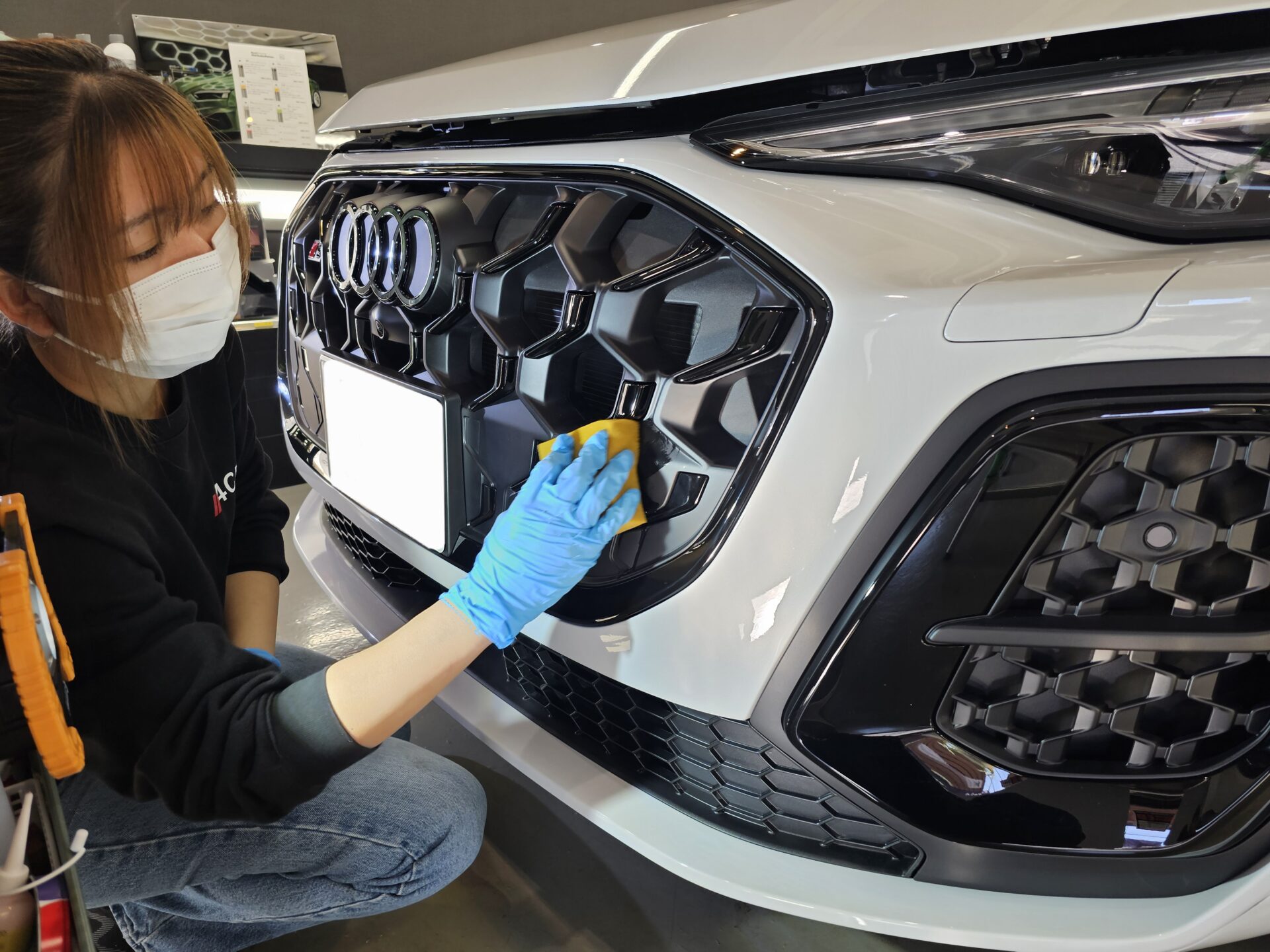 アウディSQ5スポーツバック(GU)新車 スケール除去