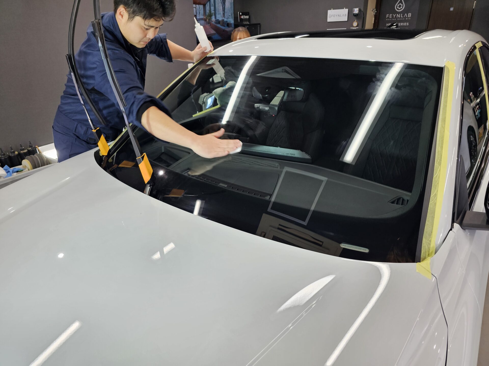 アウディSQ5スポーツバック(GU)新車 スリックフロントガラスコーティング塗布 (2)