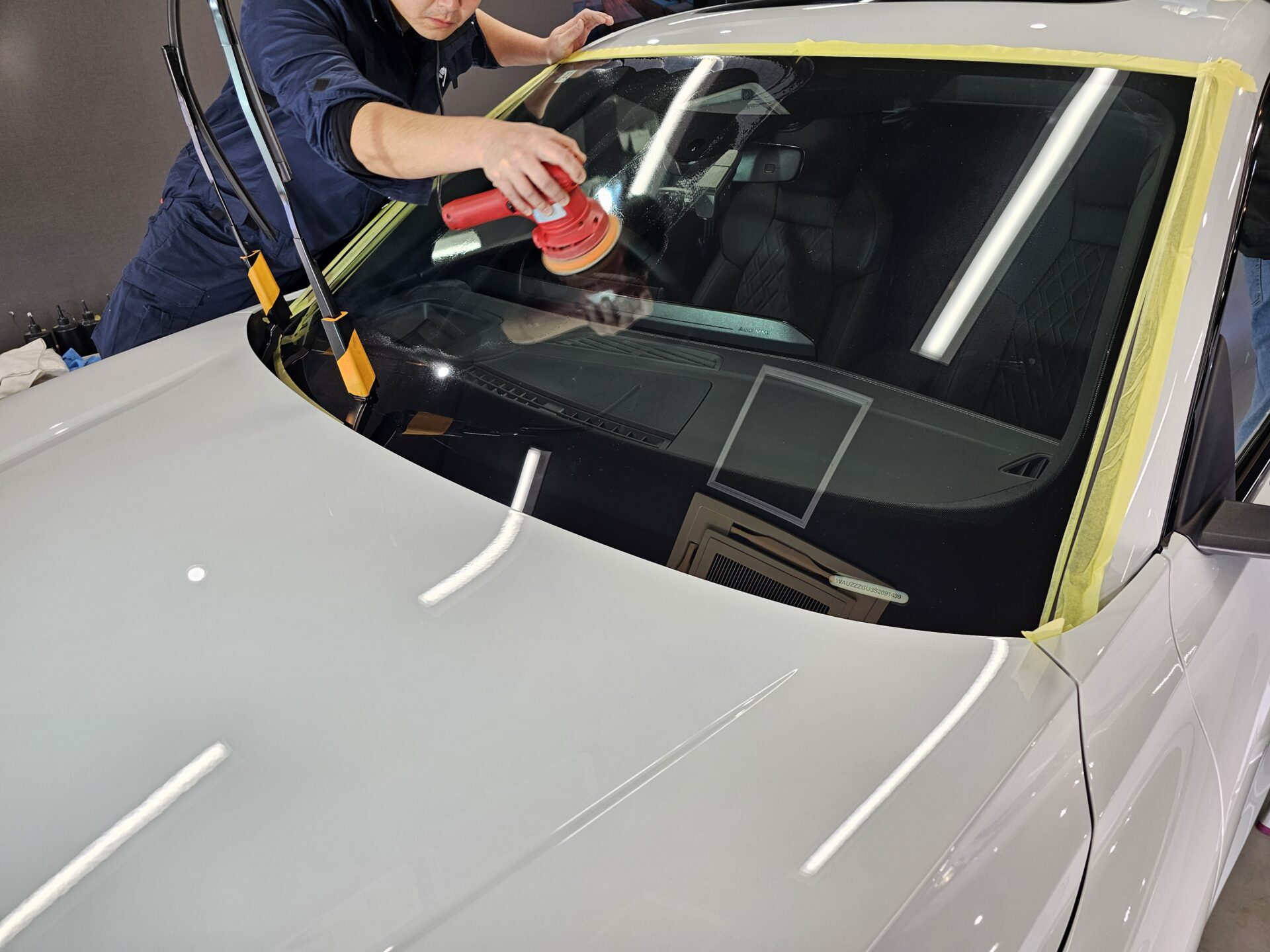 アウディSQ5スポーツバック(GU)新車 スリックフロントガラスコーティング塗布