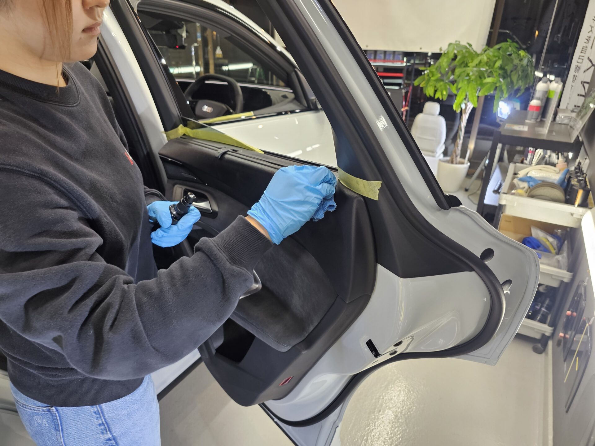 アウディSQ5スポーツバック(GU)新車 ドアトリムコーティング