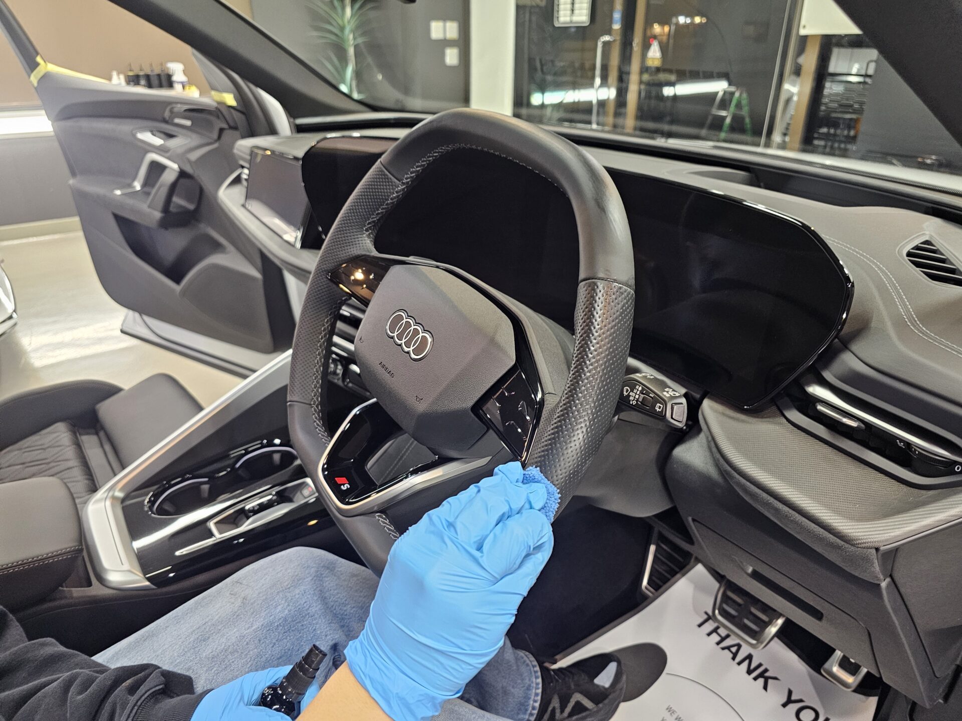 アウディSQ5スポーツバック(GU)新車 ハンドルコーティング