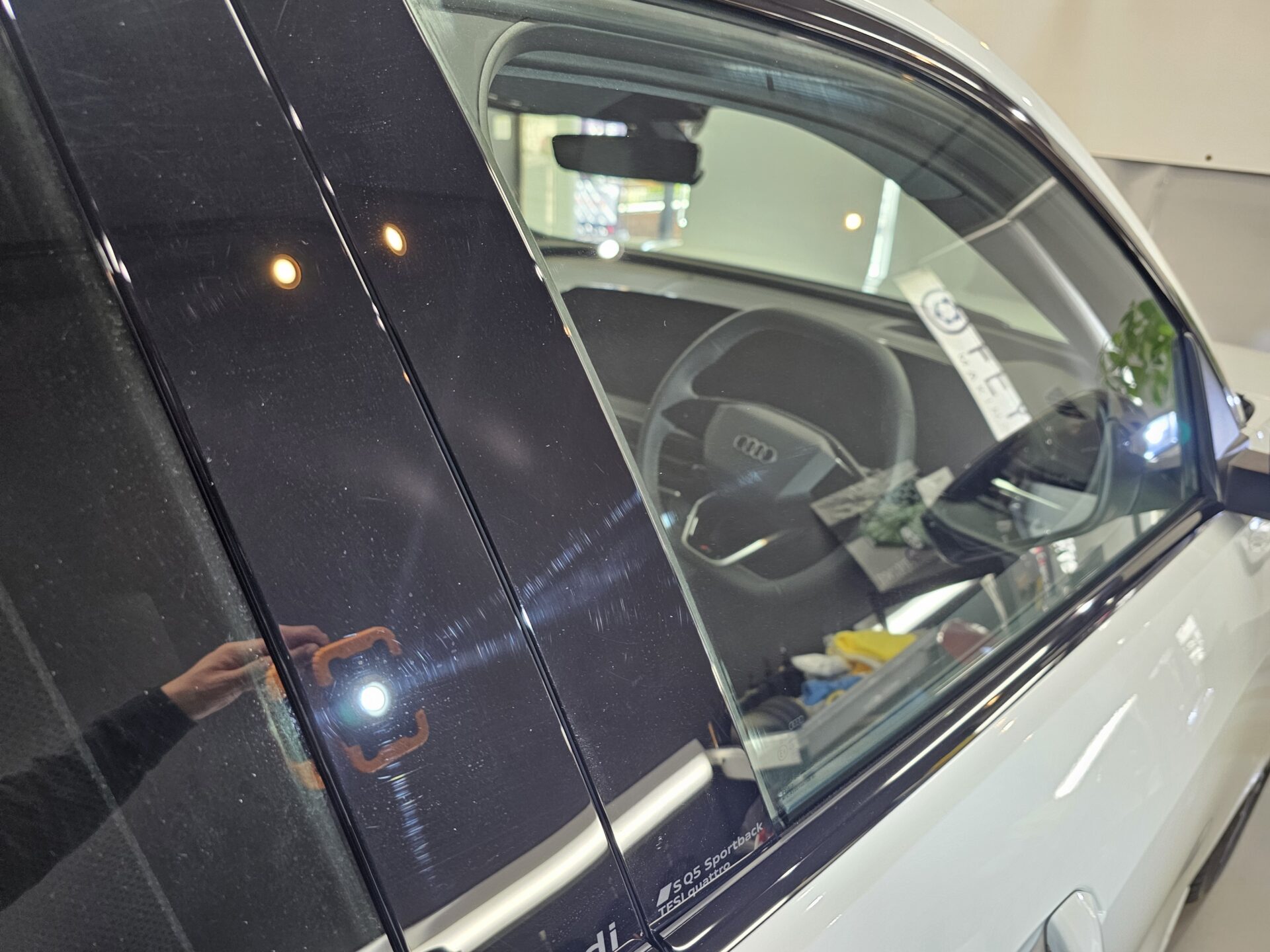 アウディSQ5スポーツバック(GU)新車 ピラー洗車傷