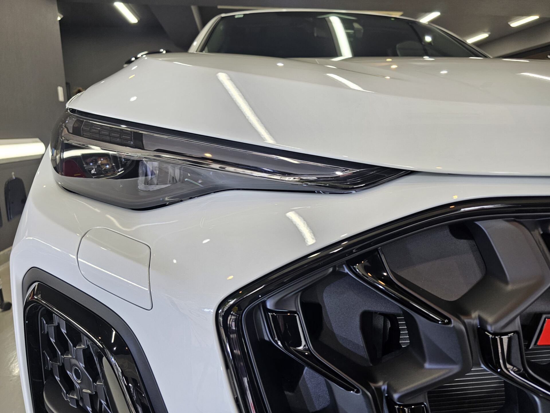 アウディSQ5スポーツバック(GU)新車 ヘッドライトスモークプロテクションフィルムPPF