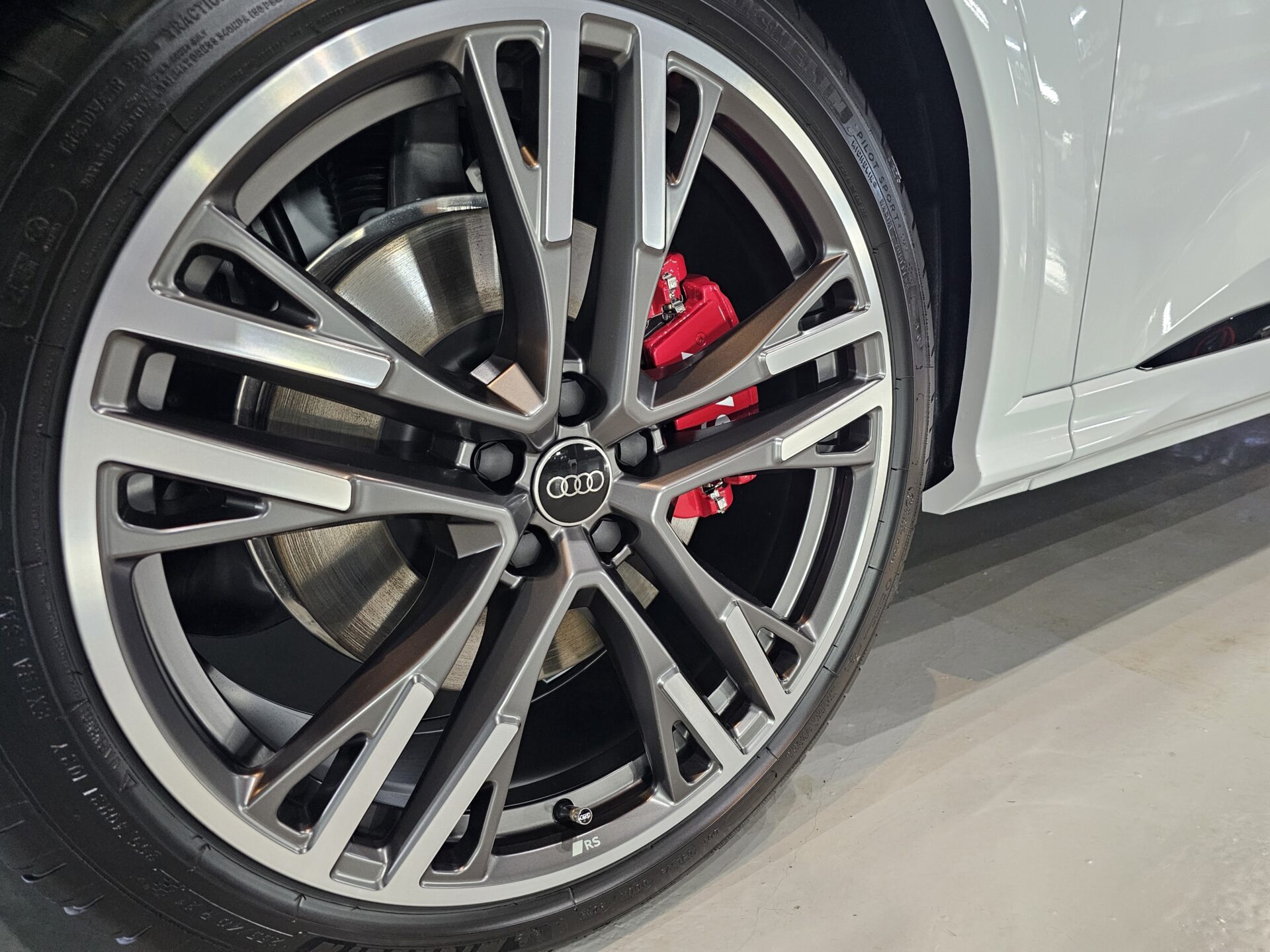 アウディSQ5スポーツバック(GU)新車 ホイールコーティング