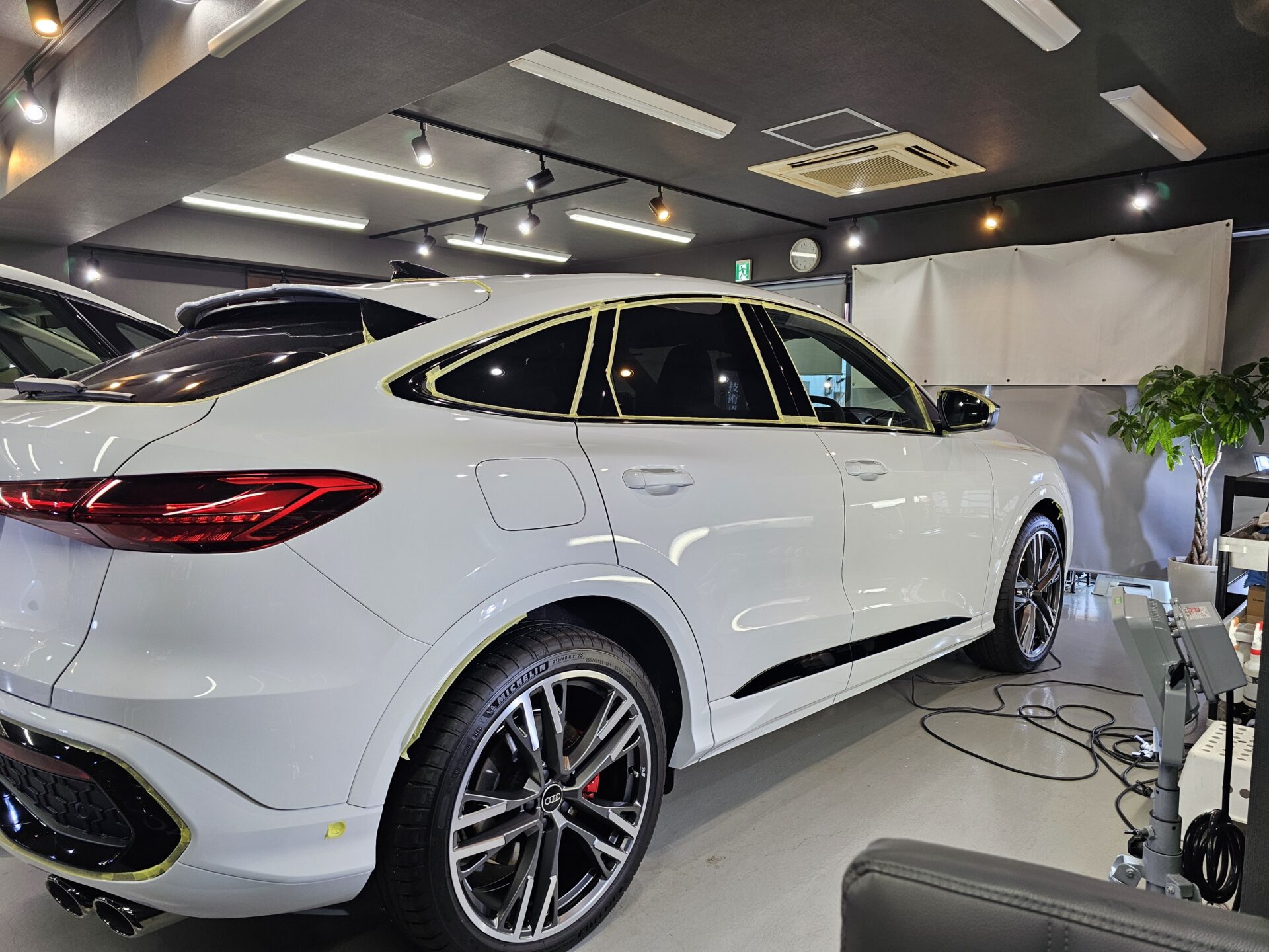 アウディSQ5スポーツバック(GU)新車 マスキング