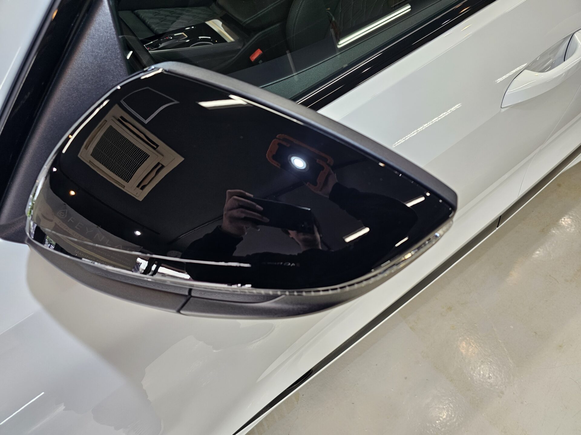 アウディSQ5スポーツバック(GU)新車 ミラーカバー薄傷除去