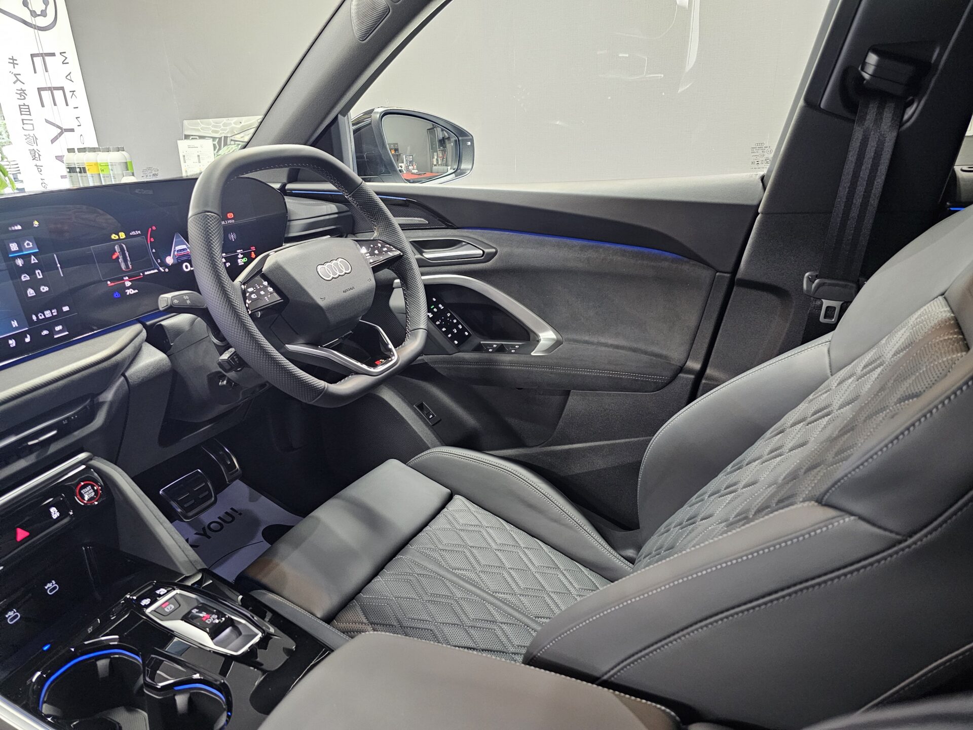 アウディSQ5スポーツバック(GU)新車 レザーシートコーティングフル施工