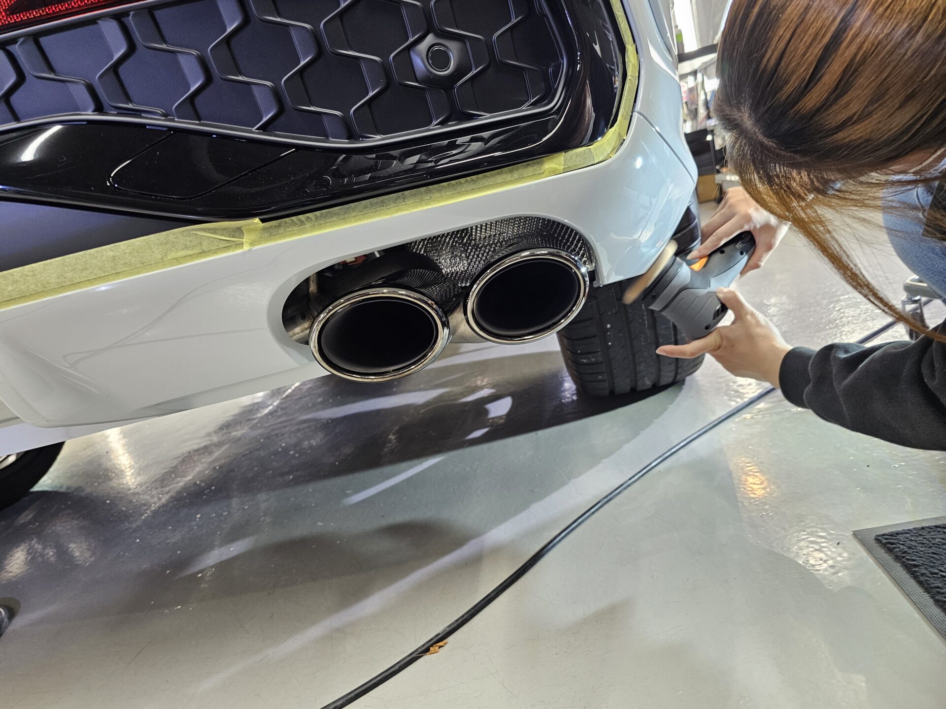 アウディSQ5スポーツバック(GU)新車 下回り磨き