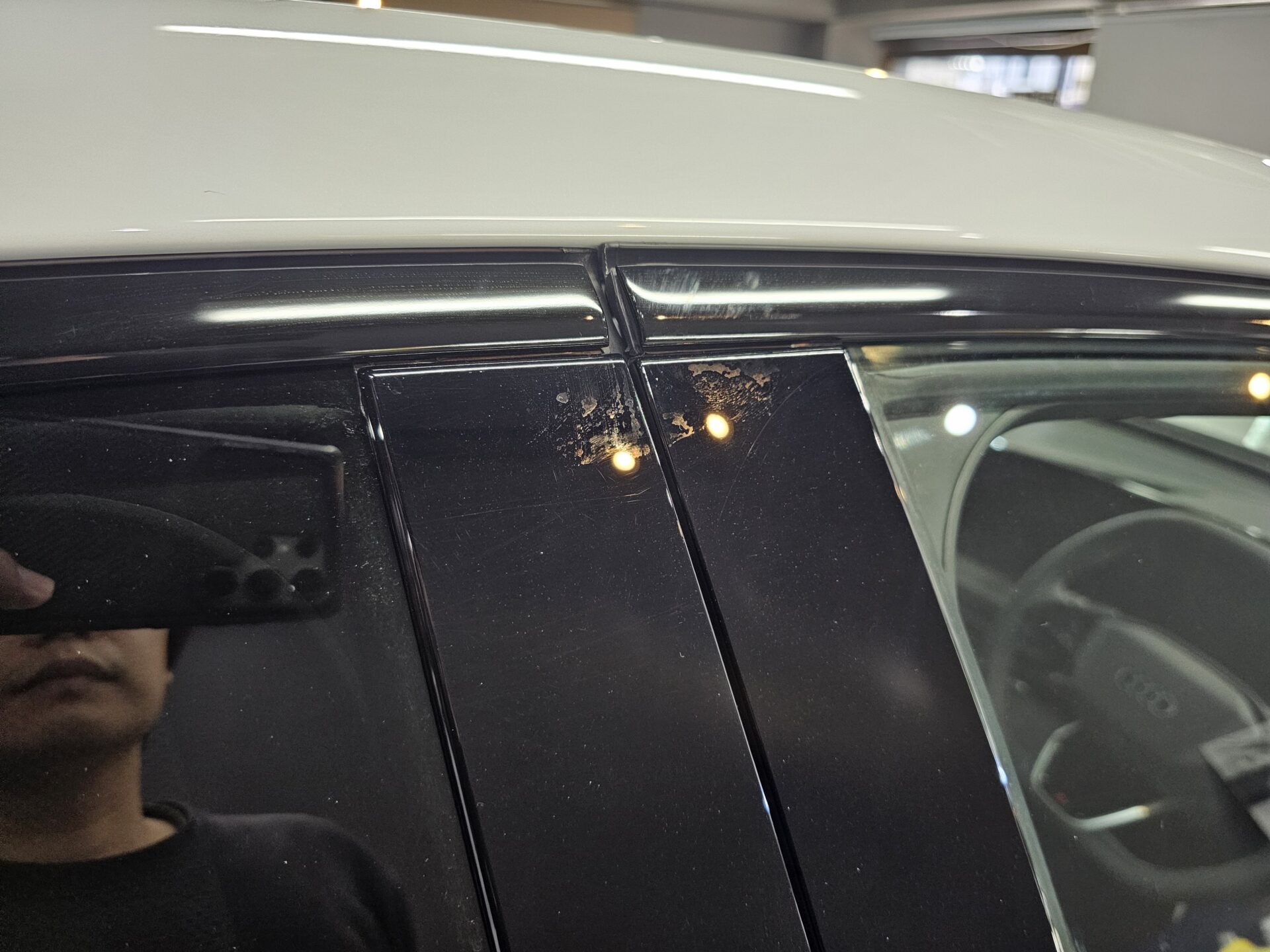 アウディSQ5スポーツバック(GU)新車 付着物