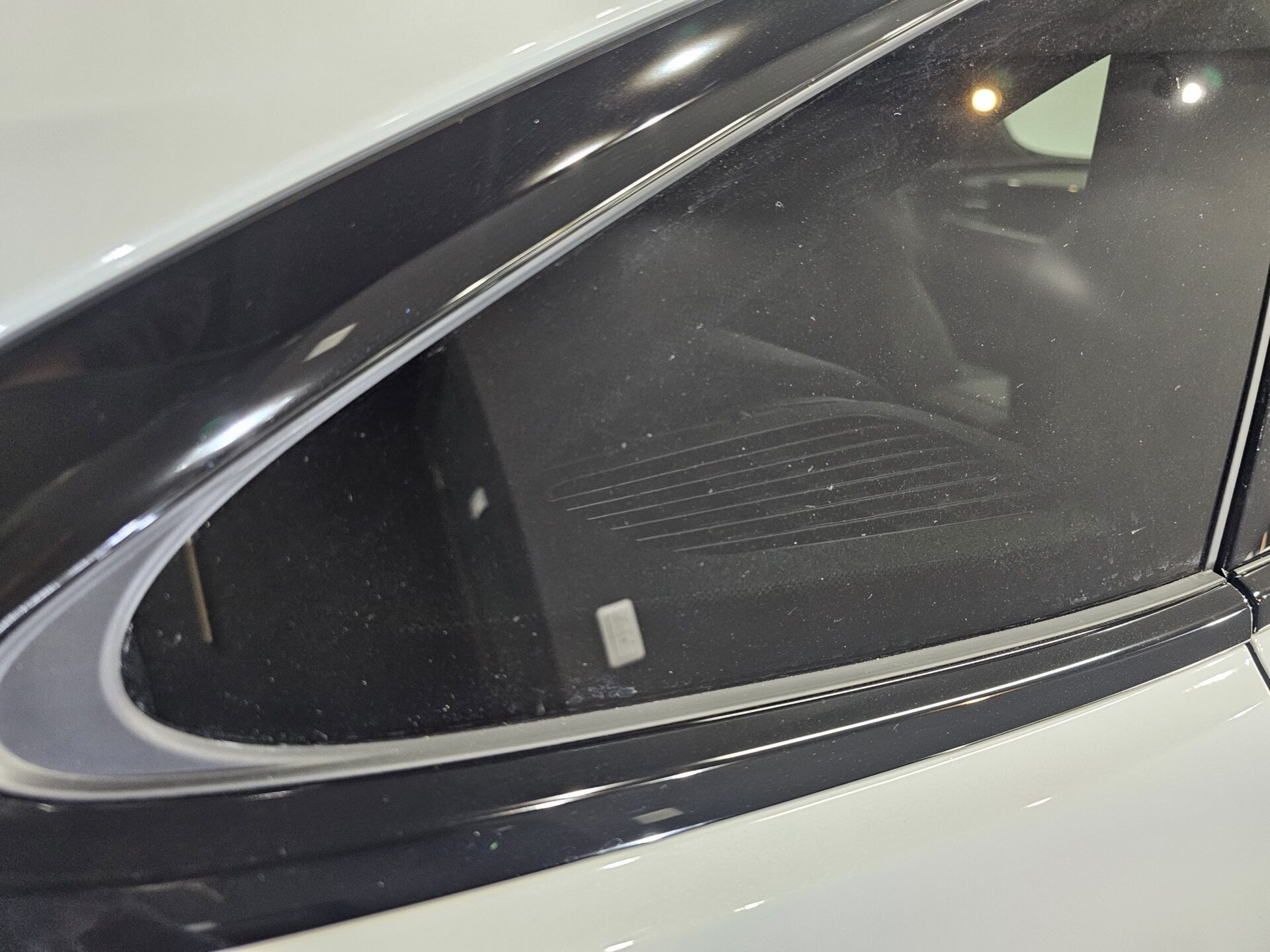 アウディSQ5スポーツバック(GU)新車 窓ガラスシミ