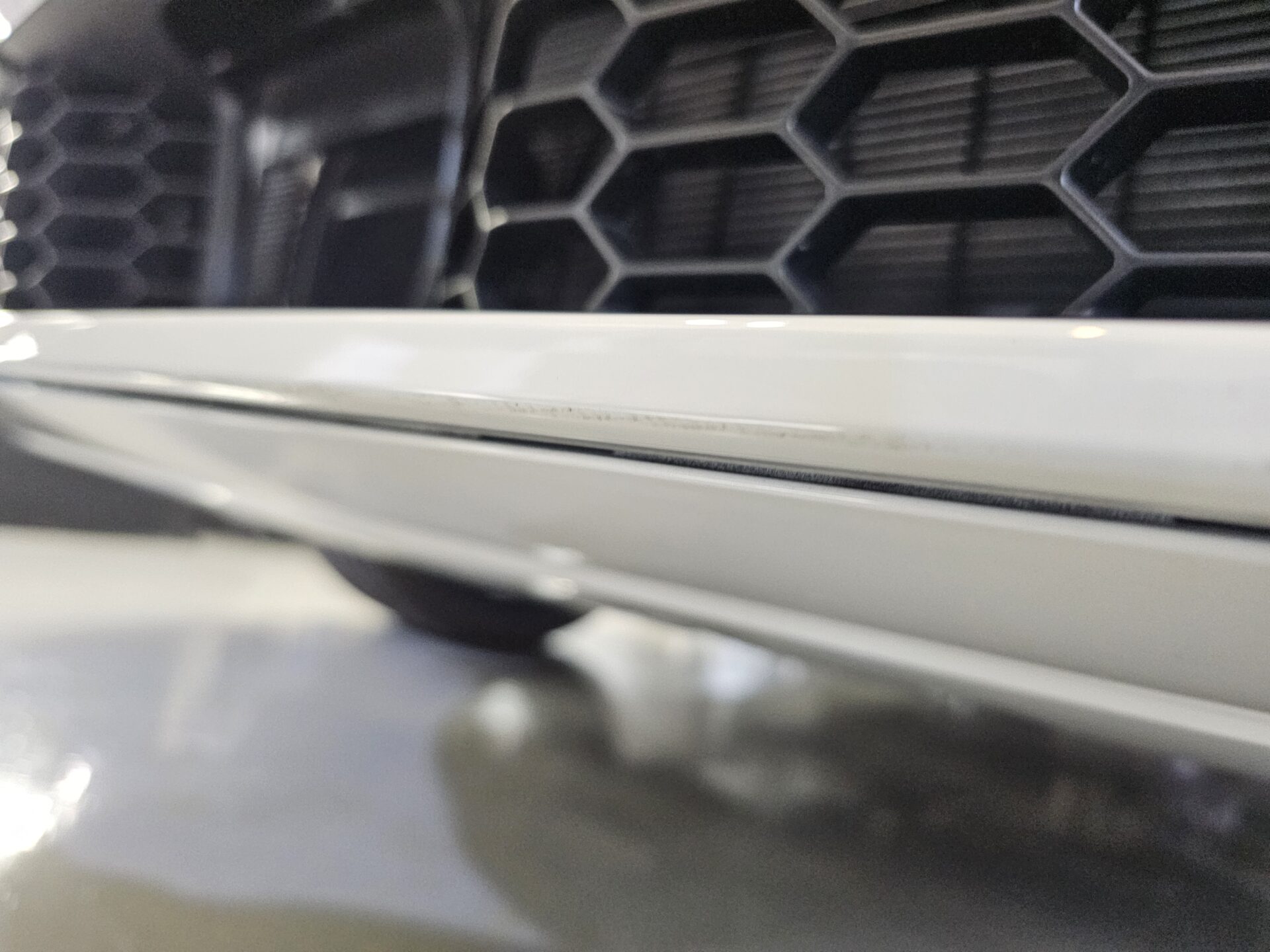 アウディSQ5スポーツバック(GU)新車 糊跡