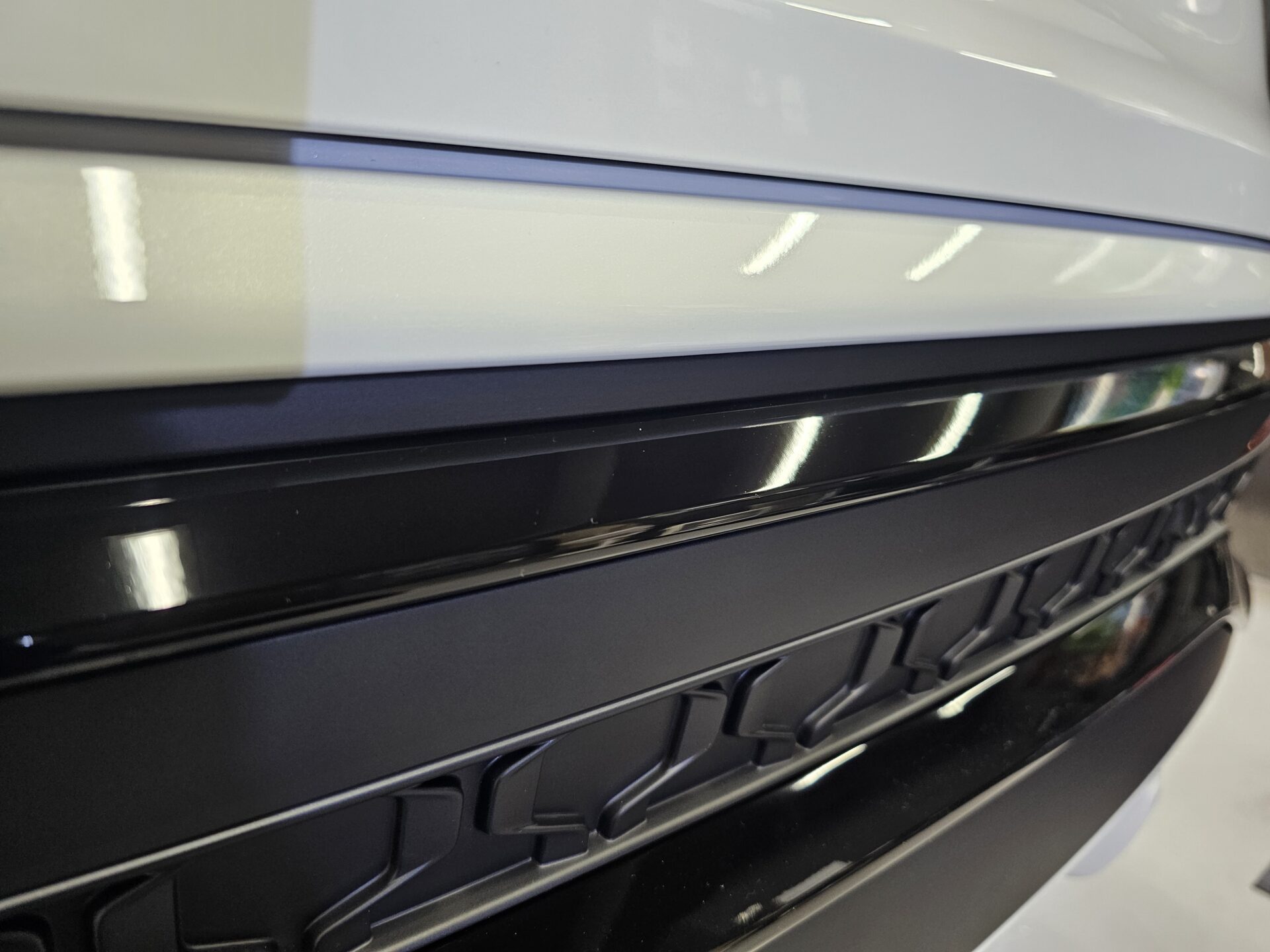 アウディSQ5スポーツバック(GU)新車 細かなシミも除去